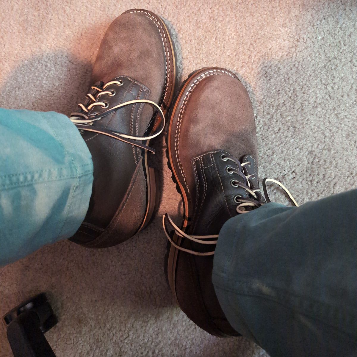 Photo by abrinson on May 2, 2024 of the Drew's Boots 8-Inch Logger in Brown Roughout.