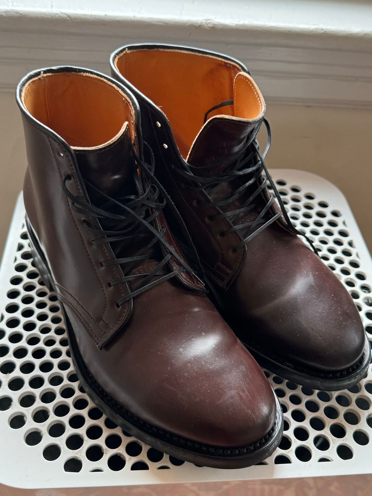 Photo by neerja27 on December 5, 2023 of the Viberg Unknown Model in Horween Color 8 Shell Cordovan.