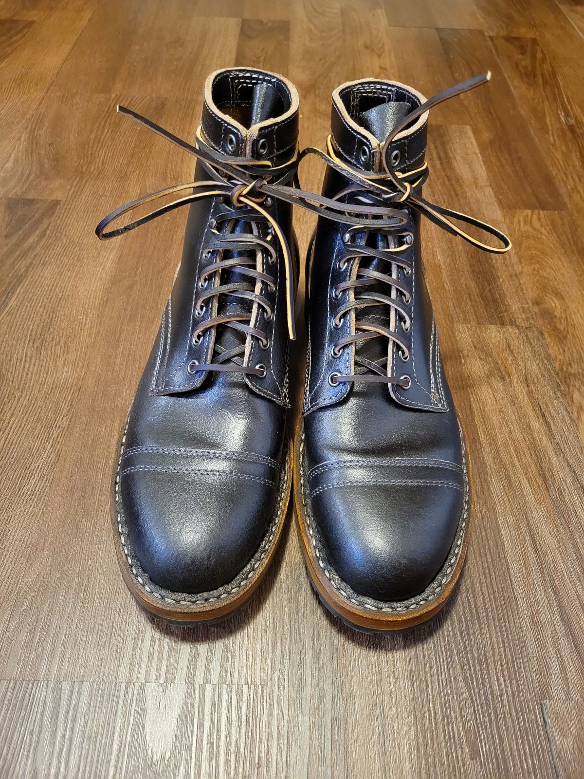 Photo by MagicBeardMan86 on October 1, 2023 of the White's MP-M1TC in Horween Black Waxed Flesh.