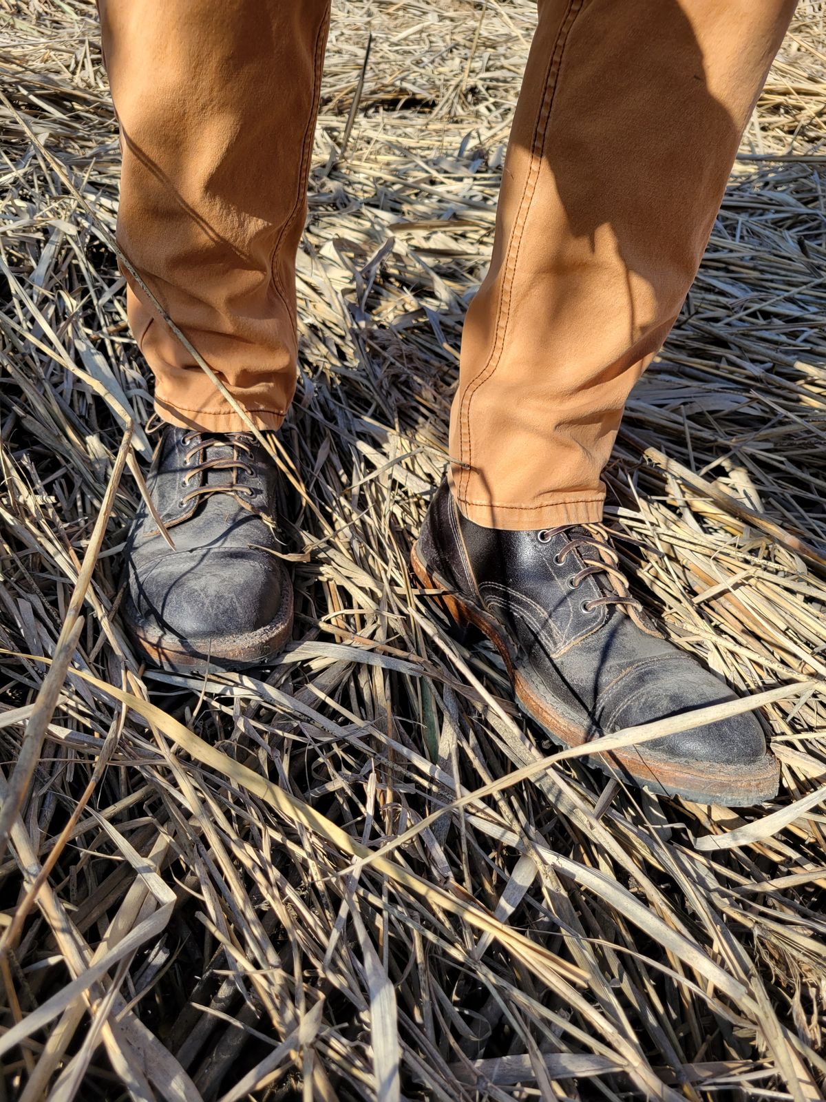 Photo by MagicBeardMan86 on November 4, 2023 of the White's MP-M1TC in Horween Black Waxed Flesh.