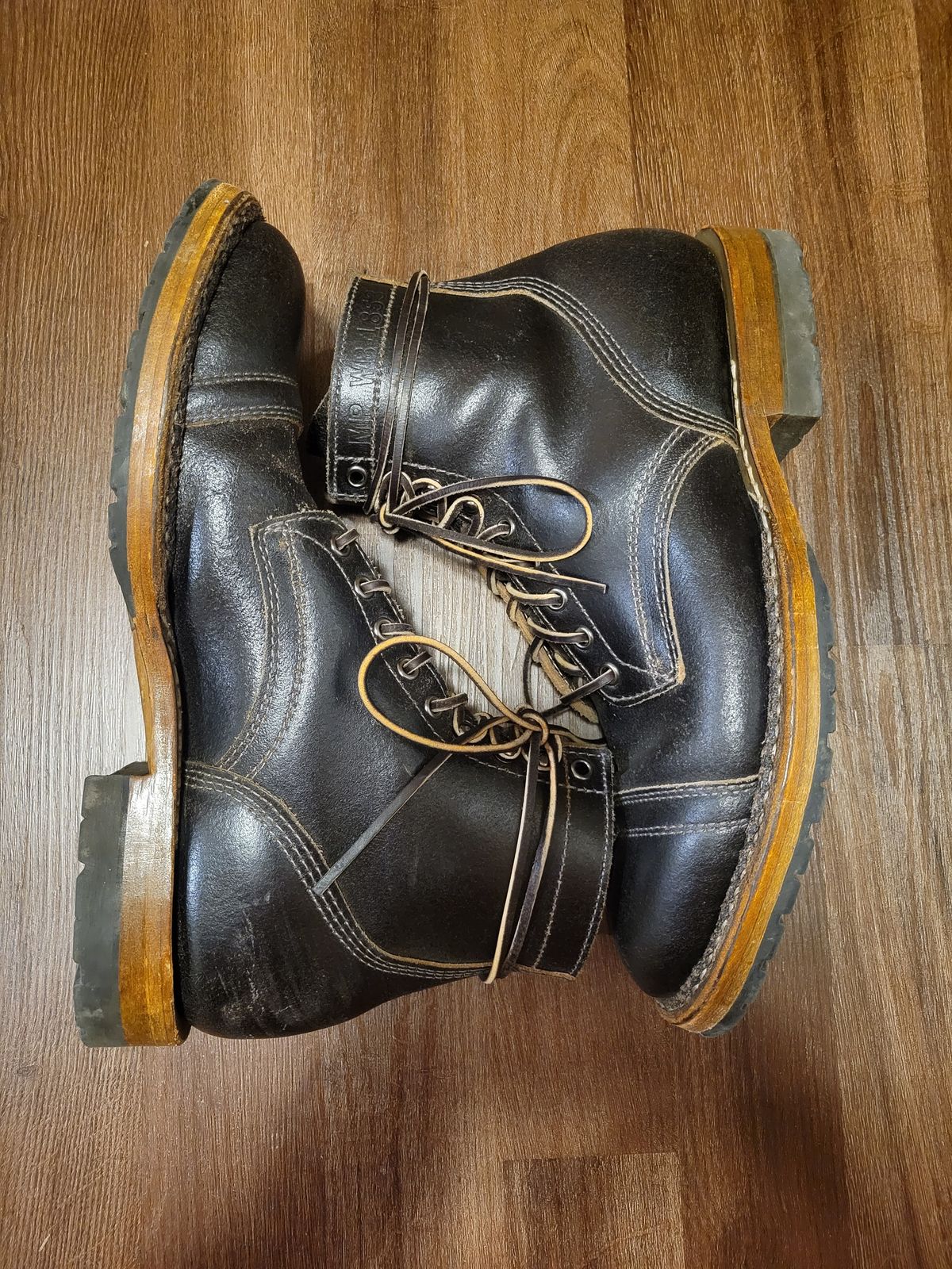Photo by MagicBeardMan86 on November 4, 2023 of the White's MP-M1TC in Horween Black Waxed Flesh.