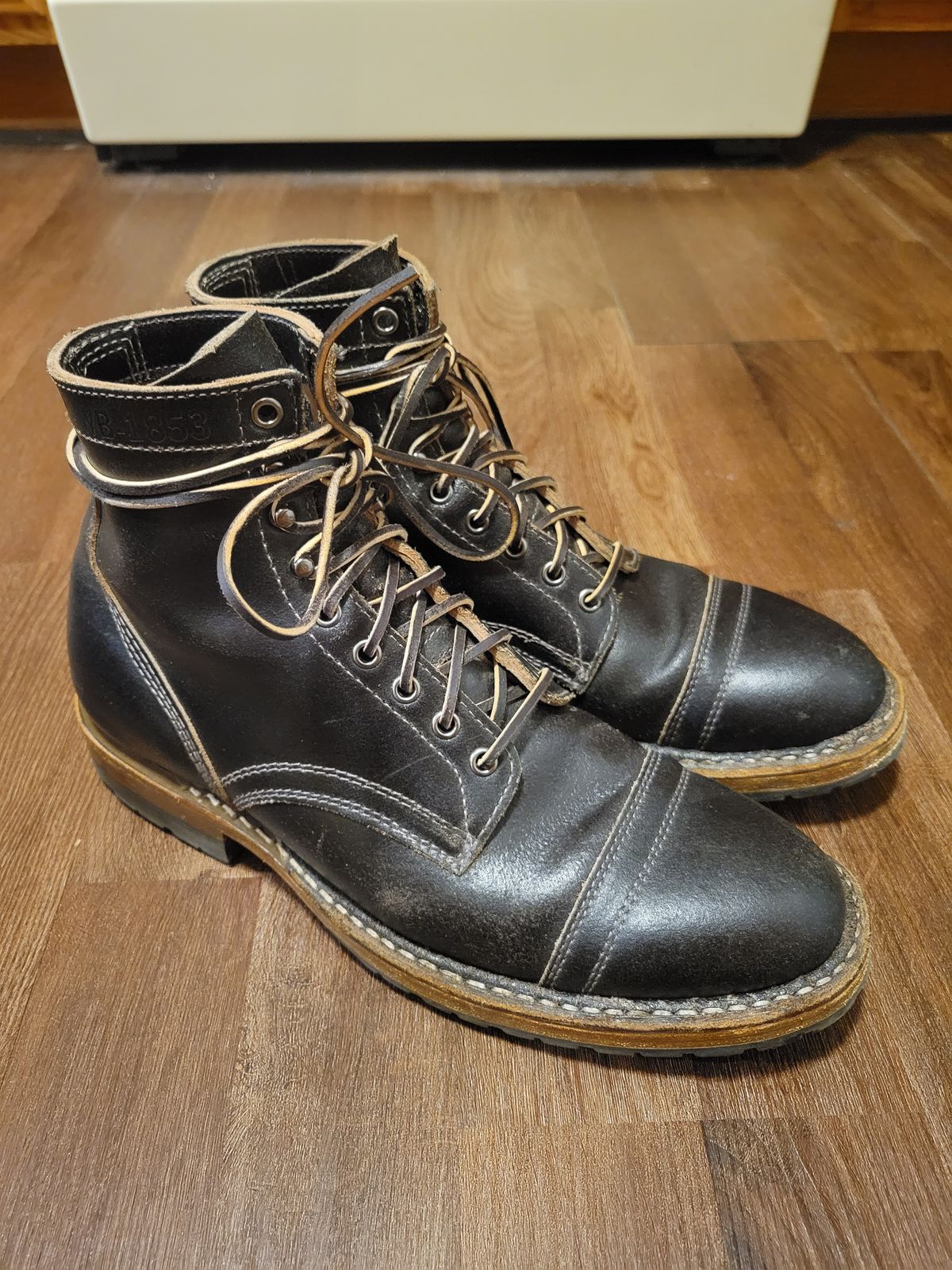 Photo by MagicBeardMan86 on November 4, 2023 of the White's MP-M1TC in Horween Black Waxed Flesh.