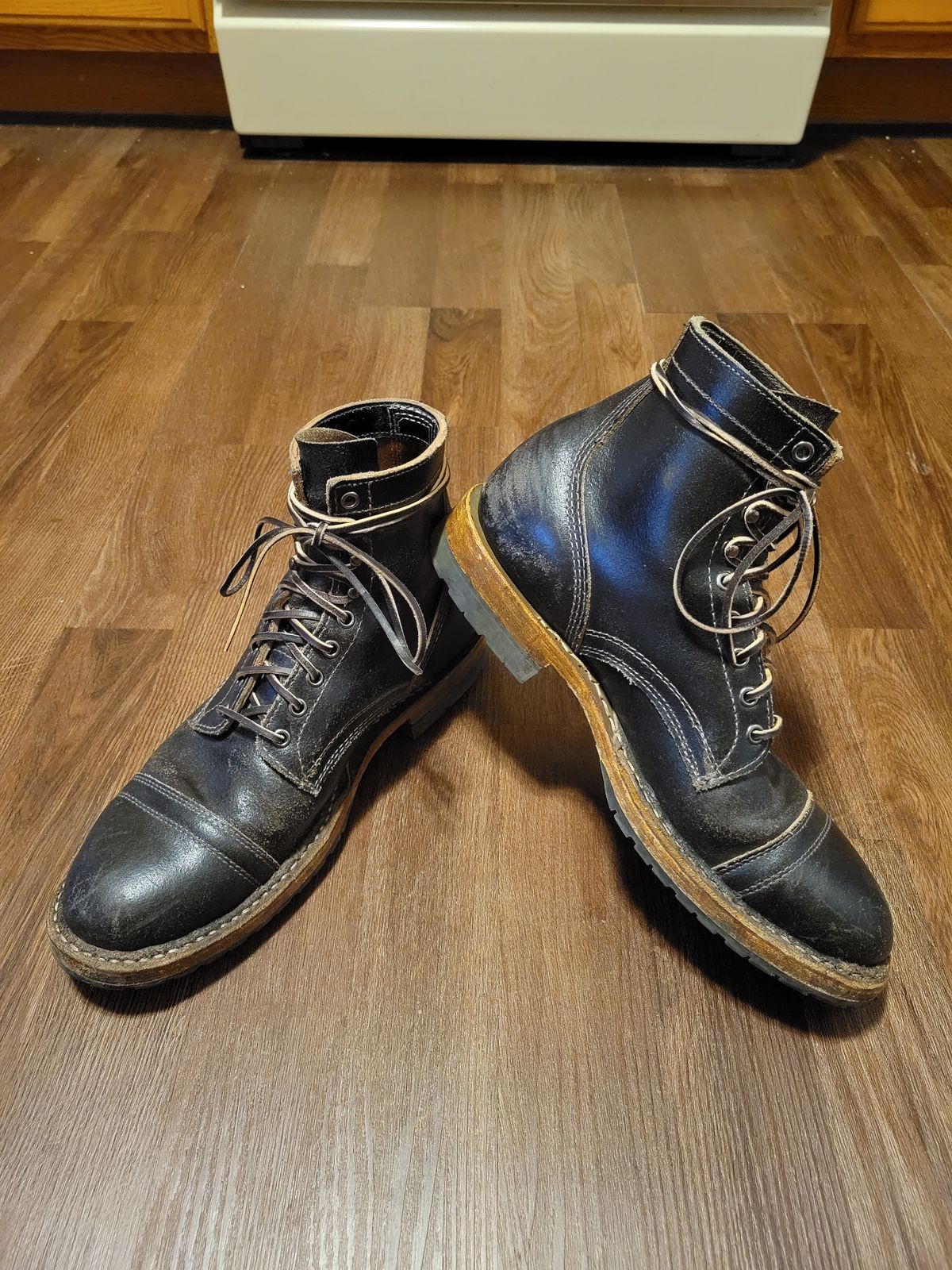 Photo by MagicBeardMan86 on December 2, 2023 of the White's MP-M1TC in Horween Black Waxed Flesh.