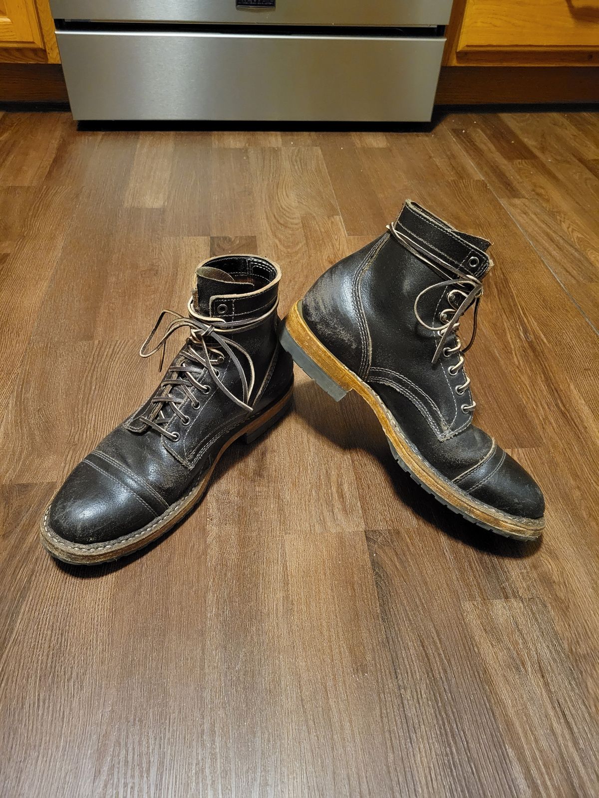 Photo by MagicBeardMan86 on January 3, 2024 of the White's MP-M1TC in Horween Black Waxed Flesh.