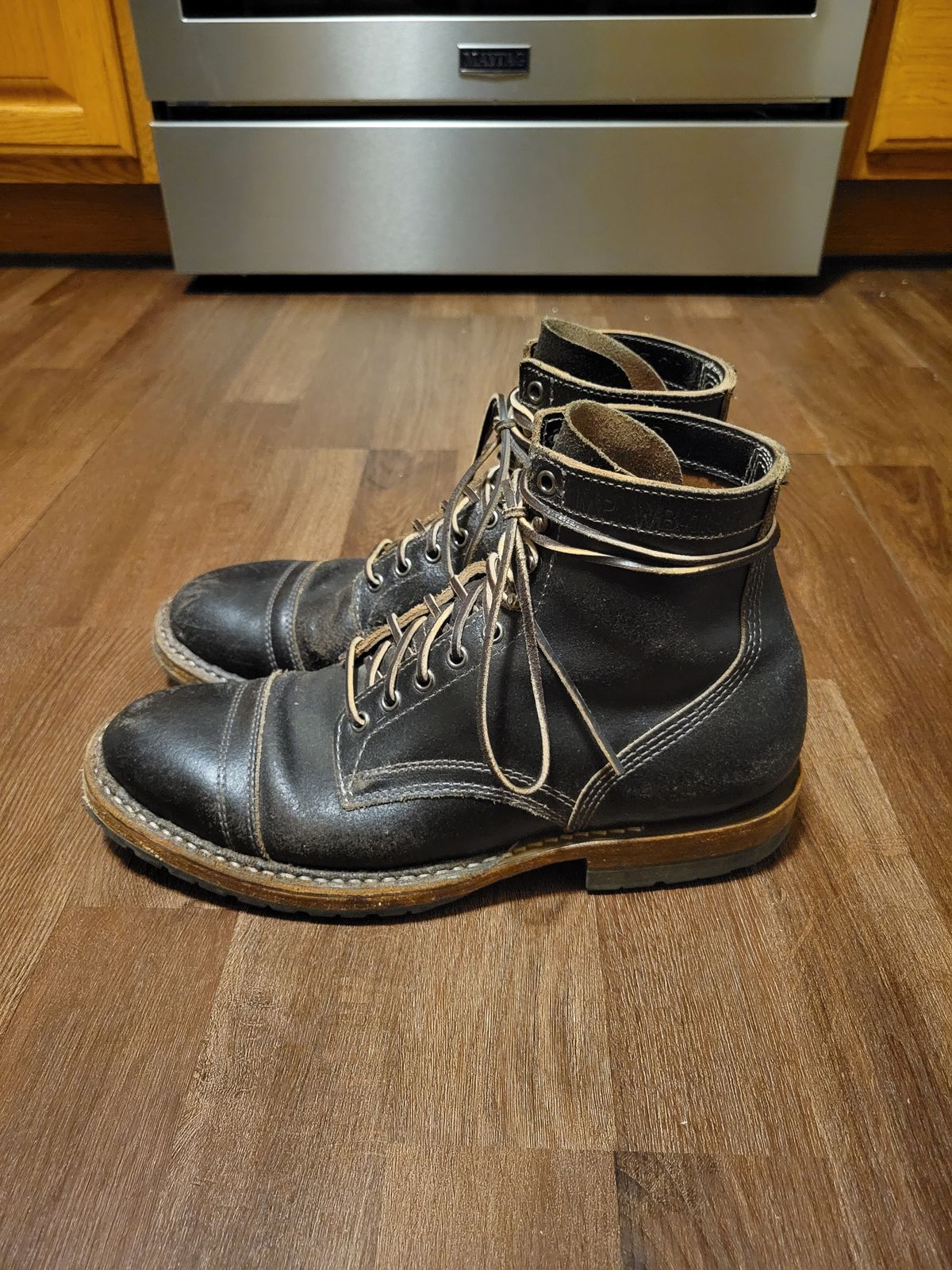 Photo by MagicBeardMan86 on January 3, 2024 of the White's MP-M1TC in Horween Black Waxed Flesh.