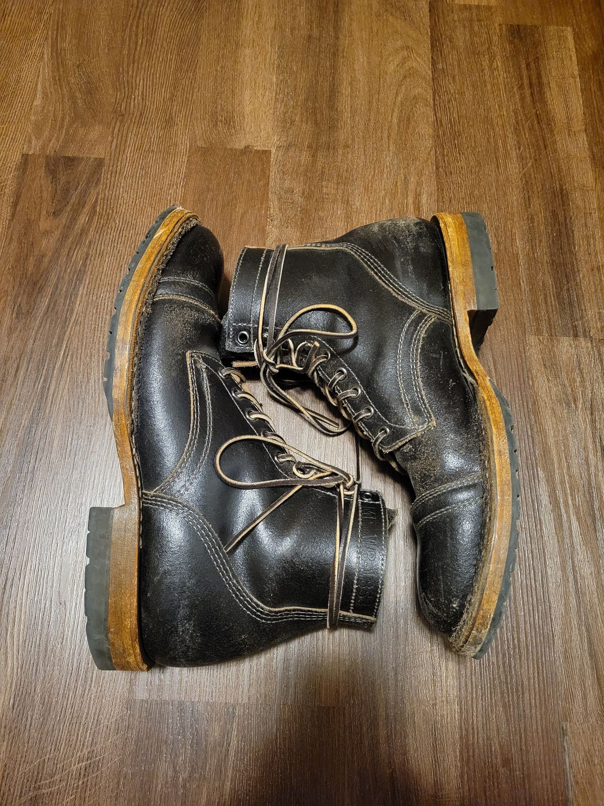 Photo by MagicBeardMan86 on January 3, 2024 of the White's MP-M1TC in Horween Black Waxed Flesh.
