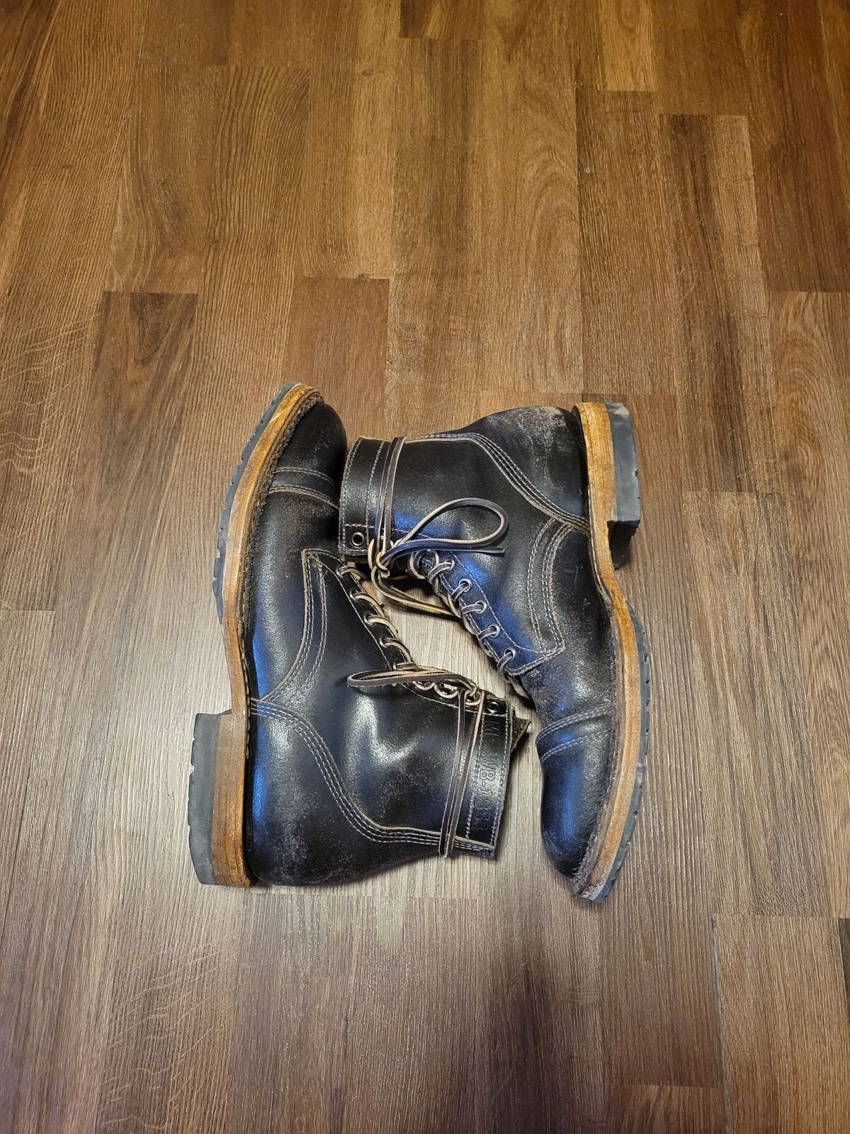 Photo by MagicBeardMan86 on February 5, 2024 of the White's MP-M1TC in Horween Black Waxed Flesh.