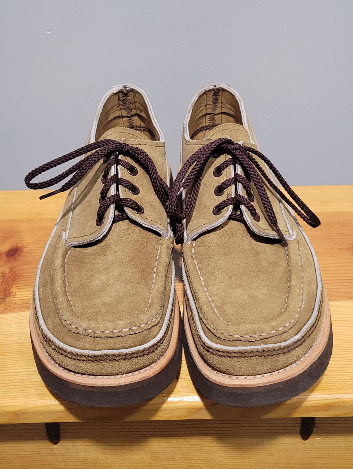 Photo by MagicBeardMan86 on October 6, 2024 of the Russell Moccasin Co. Fishing Oxford in Tan Laramie Suede.