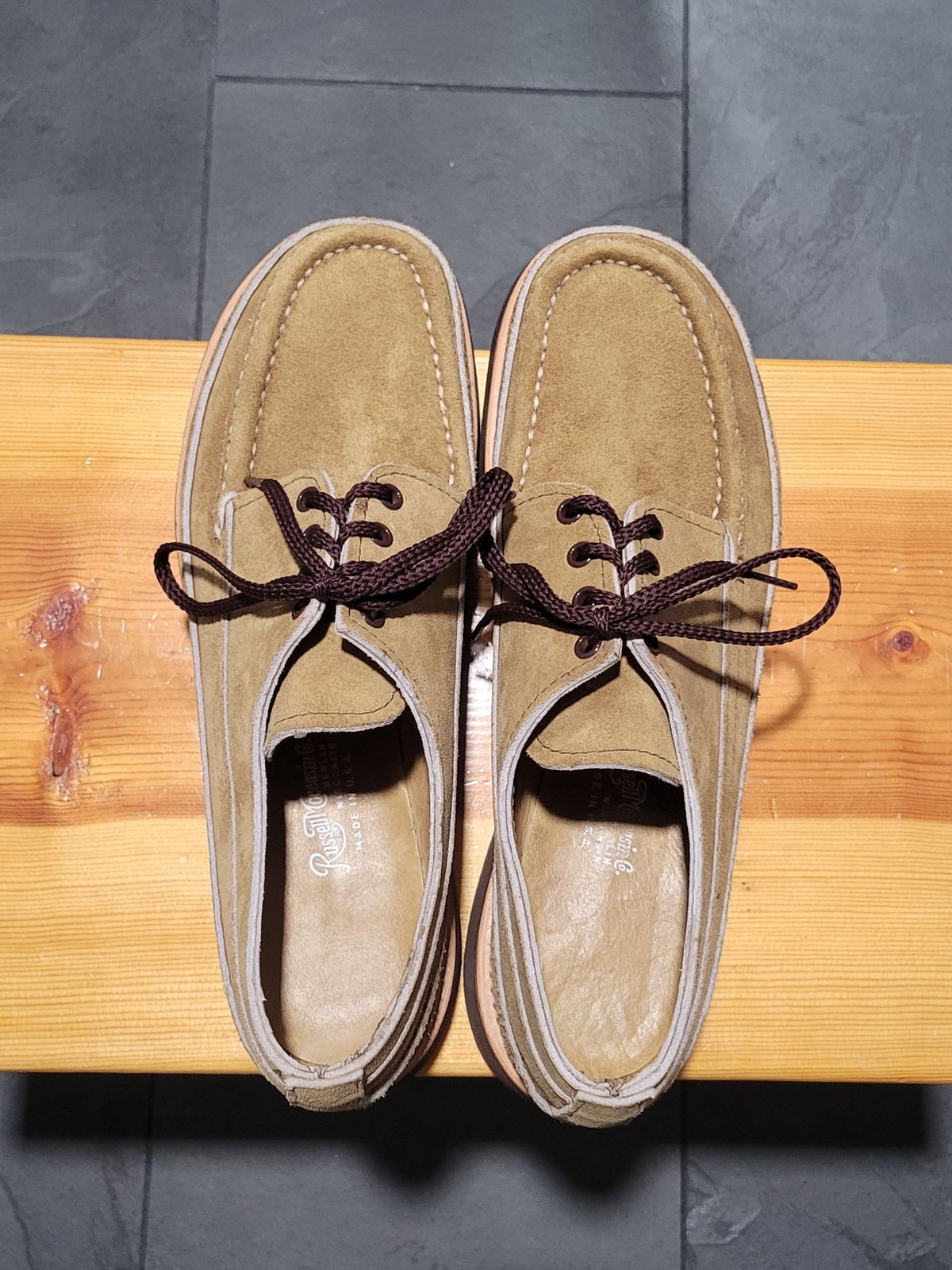 Photo by MagicBeardMan86 on October 6, 2024 of the Russell Moccasin Co. Fishing Oxford in Tan Laramie Suede.