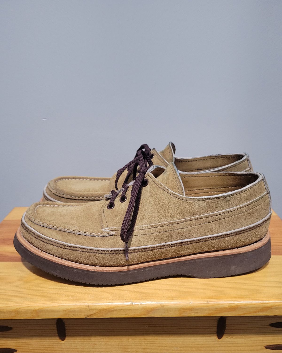 Photo by MagicBeardMan86 on November 5, 2024 of the Russell Moccasin Co. Fishing Oxford in Tan Laramie Suede.