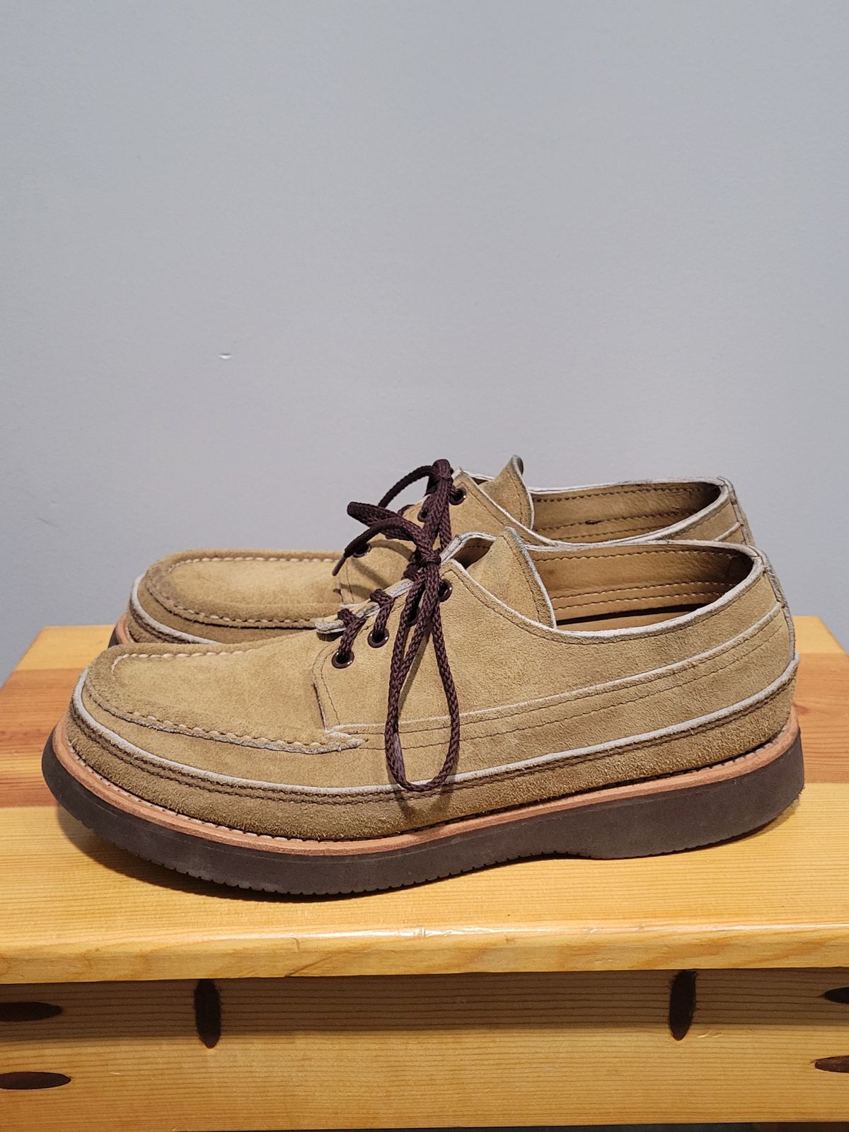 Photo by MagicBeardMan86 on December 5, 2024 of the Russell Moccasin Co. Fishing Oxford in Tan Laramie Suede.