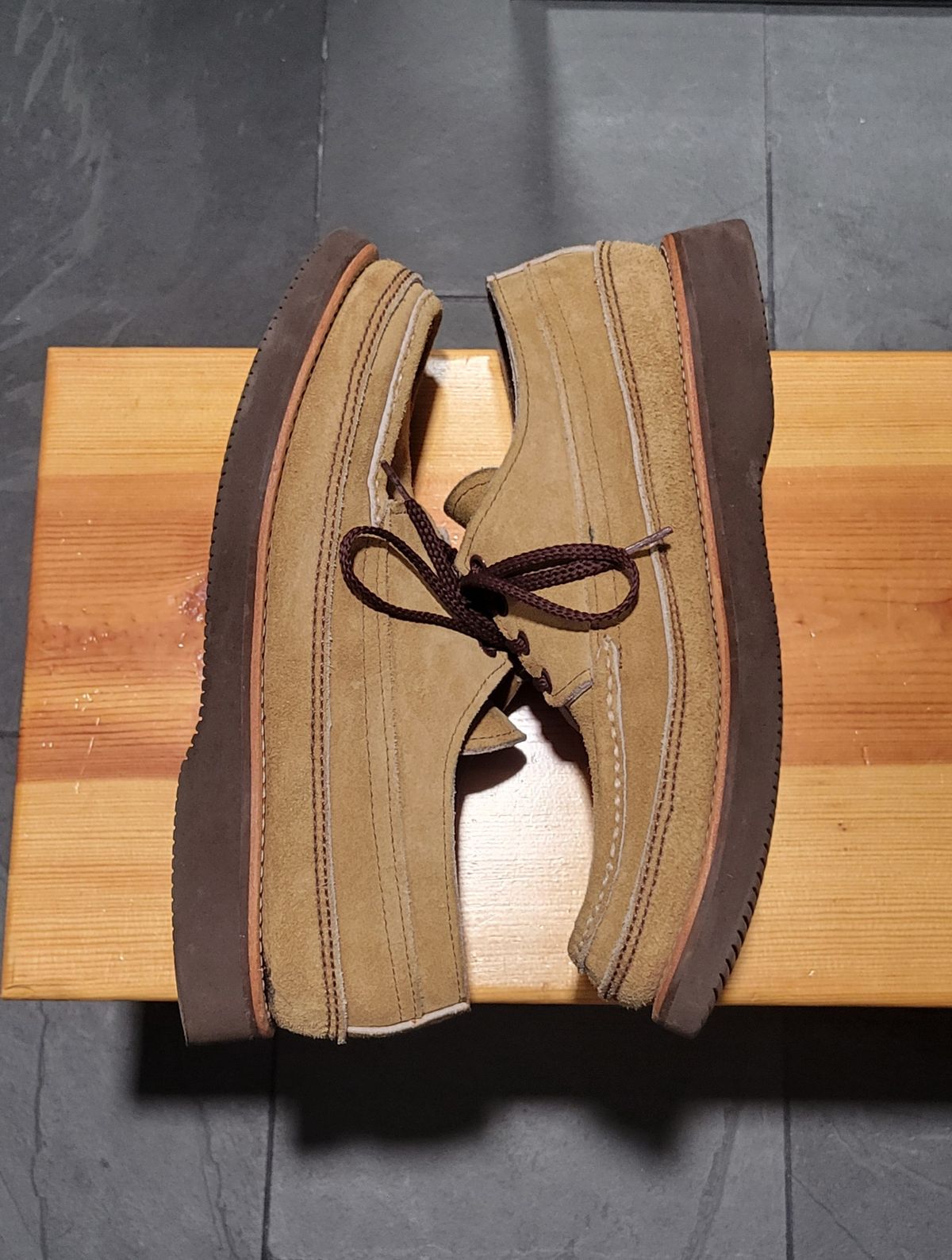 Photo by MagicBeardMan86 on December 5, 2024 of the Russell Moccasin Co. Fishing Oxford in Tan Laramie Suede.