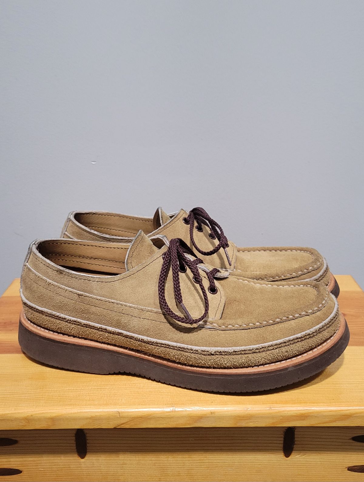 Photo by MagicBeardMan86 on December 5, 2024 of the Russell Moccasin Co. Fishing Oxford in Tan Laramie Suede.