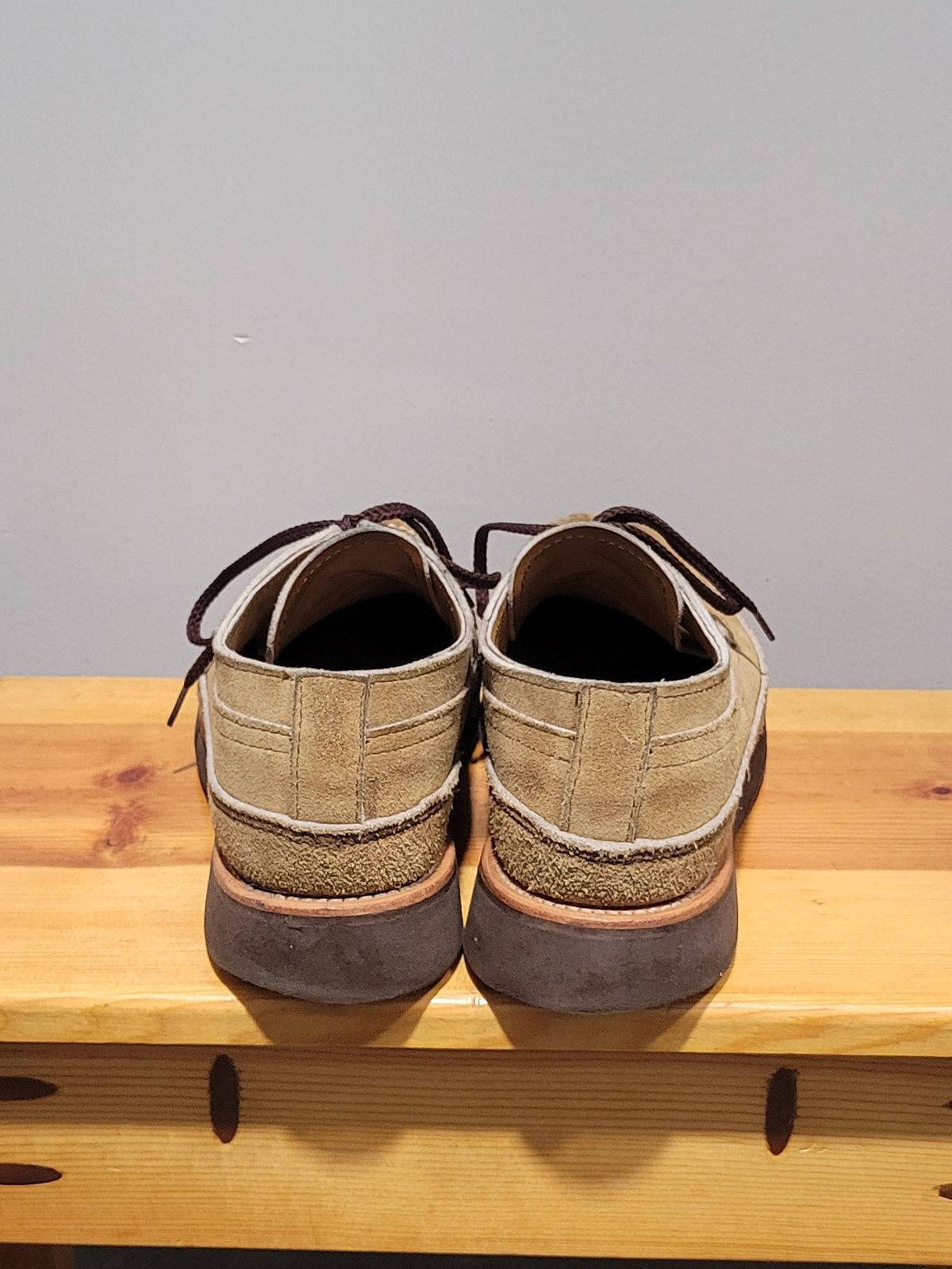 Photo by MagicBeardMan86 on January 4, 2025 of the Russell Moccasin Co. Fishing Oxford in Tan Laramie Suede.