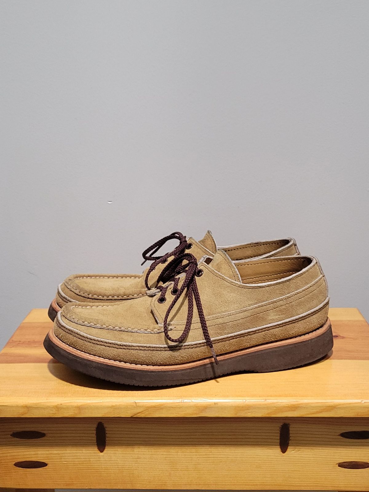 Photo by MagicBeardMan86 on January 4, 2025 of the Russell Moccasin Co. Fishing Oxford in Tan Laramie Suede.