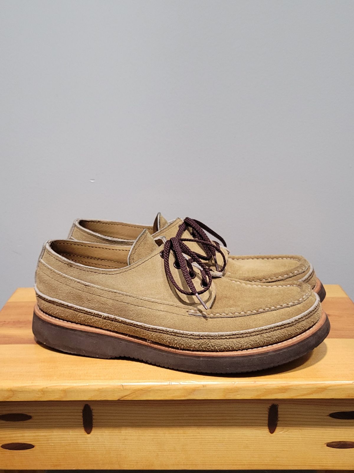 Photo by MagicBeardMan86 on January 4, 2025 of the Russell Moccasin Co. Fishing Oxford in Tan Laramie Suede.