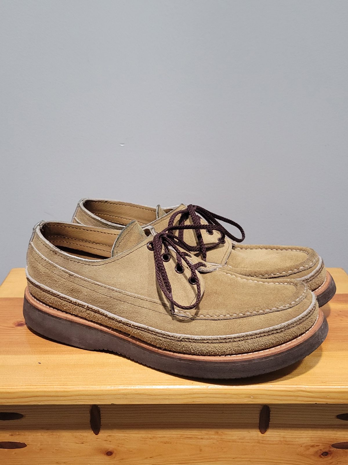 Photo by MagicBeardMan86 on February 4, 2025 of the Russell Moccasin Co. Fishing Oxford in Tan Laramie Suede.