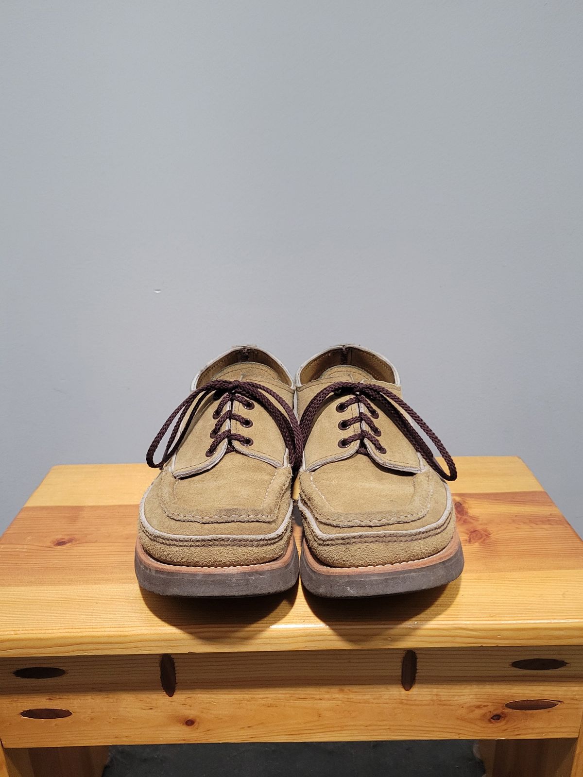 Photo by MagicBeardMan86 on March 5, 2025 of the Russell Moccasin Co. Fishing Oxford in Tan Laramie Suede.