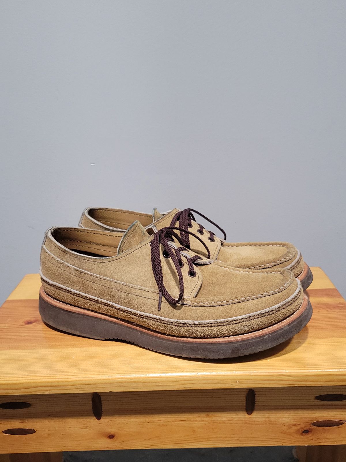 Photo by MagicBeardMan86 on March 5, 2025 of the Russell Moccasin Co. Fishing Oxford in Tan Laramie Suede.