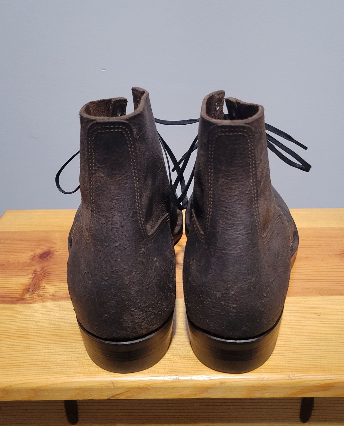 Photo by MagicBeardMan86 on October 2, 2024 of the NF Bootmaker Fritz Boot in C.F. Stead Stone Waxy Mohawk.