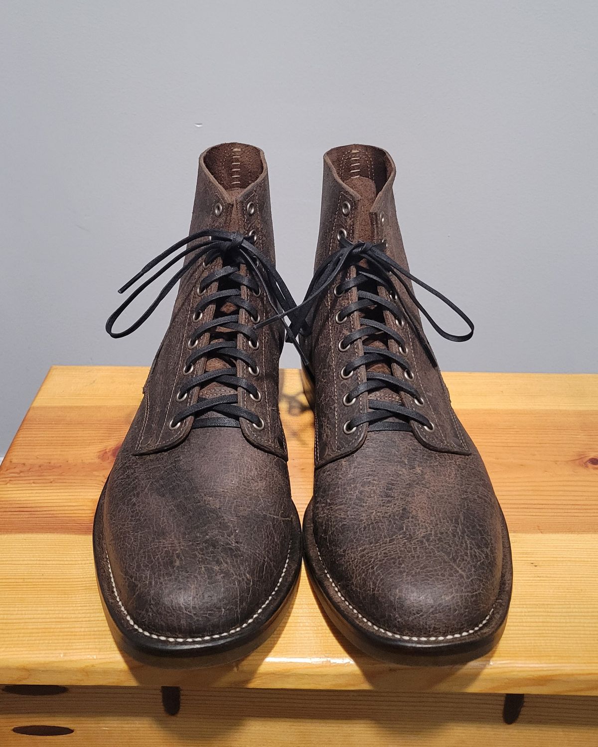 Photo by MagicBeardMan86 on October 2, 2024 of the NF Bootmaker Fritz Boot in C.F. Stead Stone Waxy Mohawk.