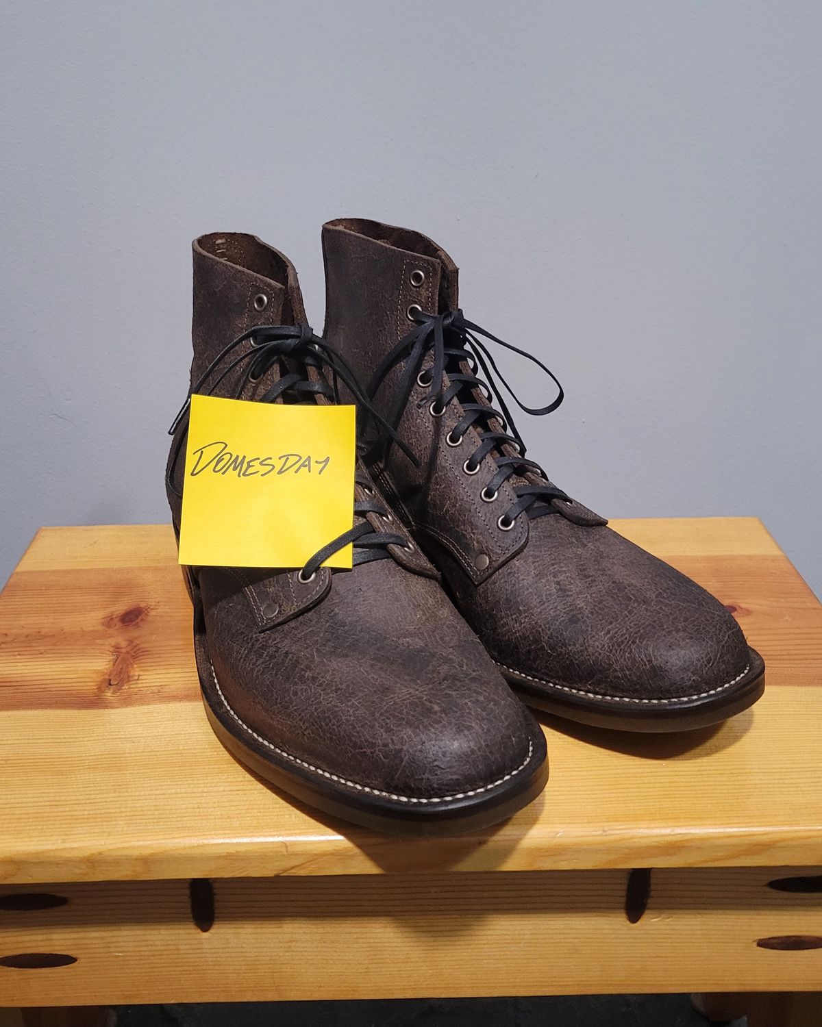 Photo by MagicBeardMan86 on October 2, 2024 of the NF Bootmaker Fritz Boot in C.F. Stead Stone Waxy Mohawk.