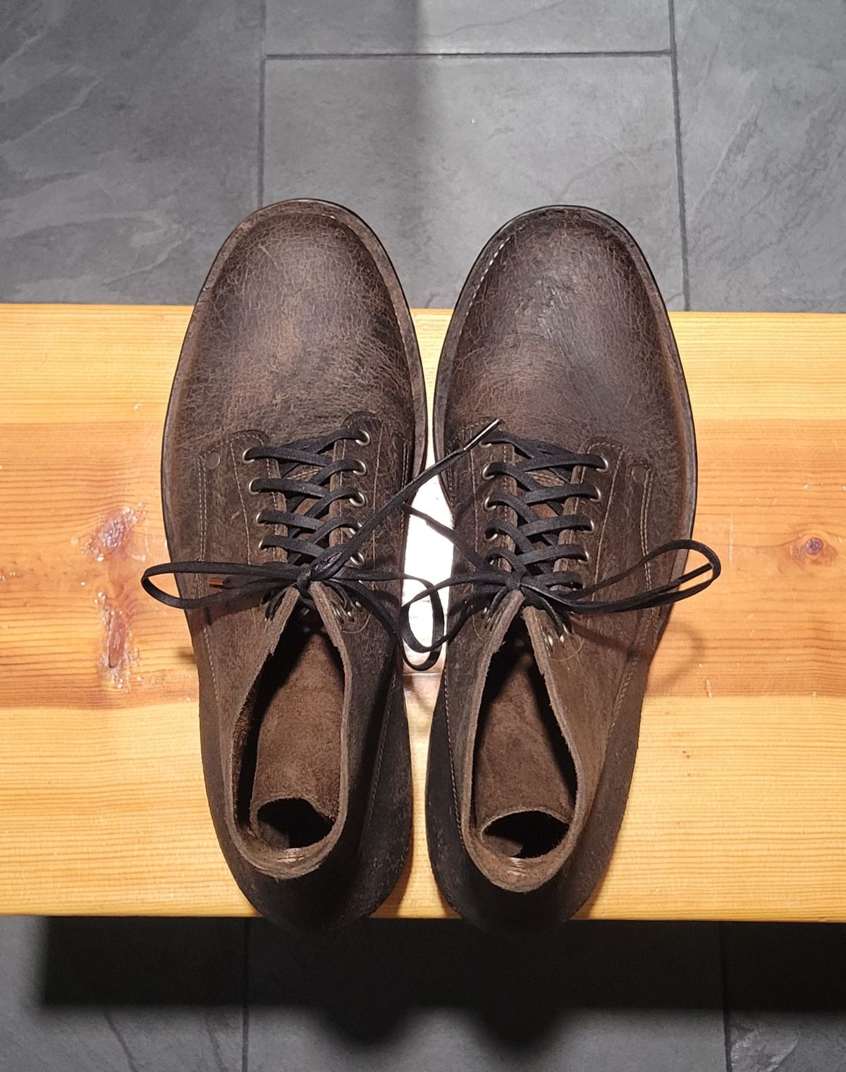 Photo by MagicBeardMan86 on October 2, 2024 of the NF Bootmaker Fritz Boot in C.F. Stead Stone Waxy Mohawk.