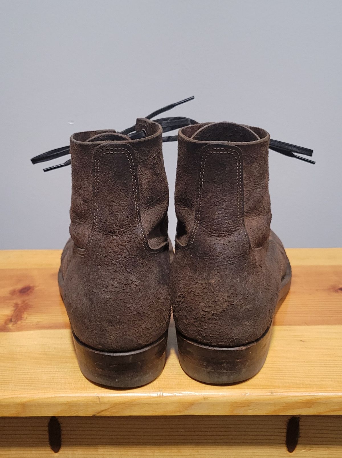 Photo by MagicBeardMan86 on December 5, 2024 of the NF Bootmaker Fritz Boot in C.F. Stead Stone Waxy Mohawk.