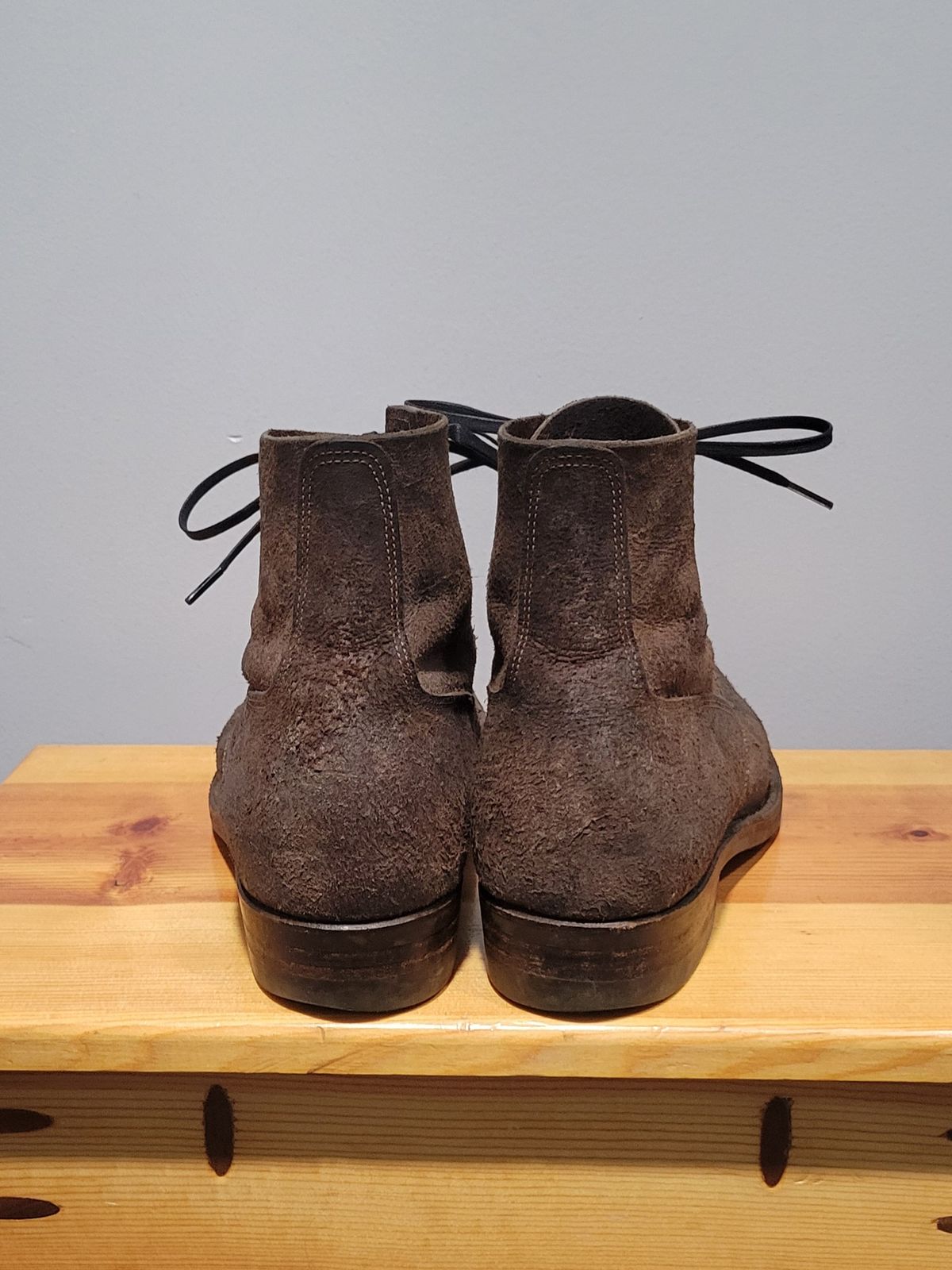 Photo by MagicBeardMan86 on January 4, 2025 of the NF Bootmaker Fritz Boot in C.F. Stead Stone Waxy Mohawk.