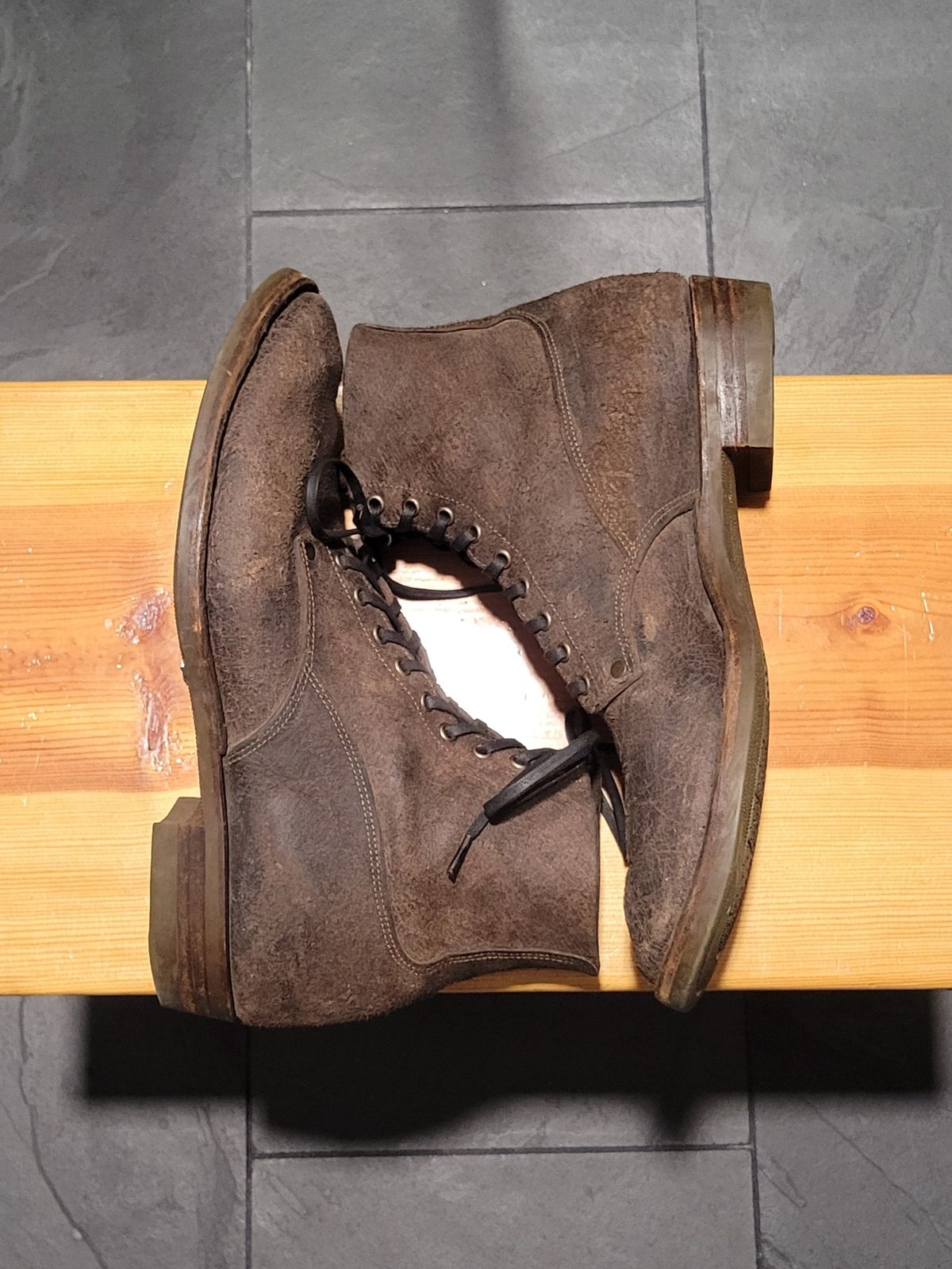 Photo by MagicBeardMan86 on January 4, 2025 of the NF Bootmaker Fritz Boot in C.F. Stead Stone Waxy Mohawk.