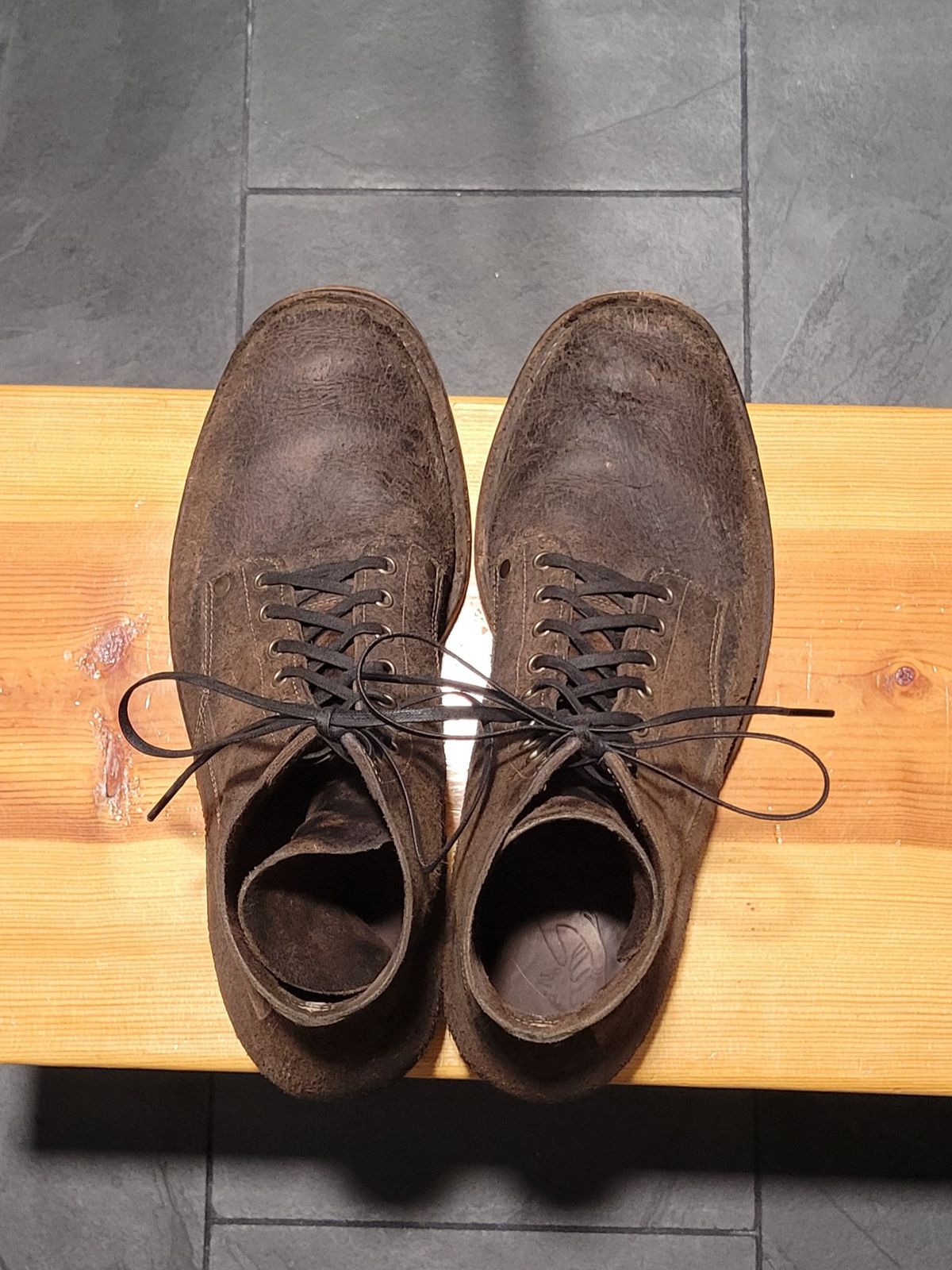 Photo by MagicBeardMan86 on January 4, 2025 of the NF Bootmaker Fritz Boot in C.F. Stead Stone Waxy Mohawk.