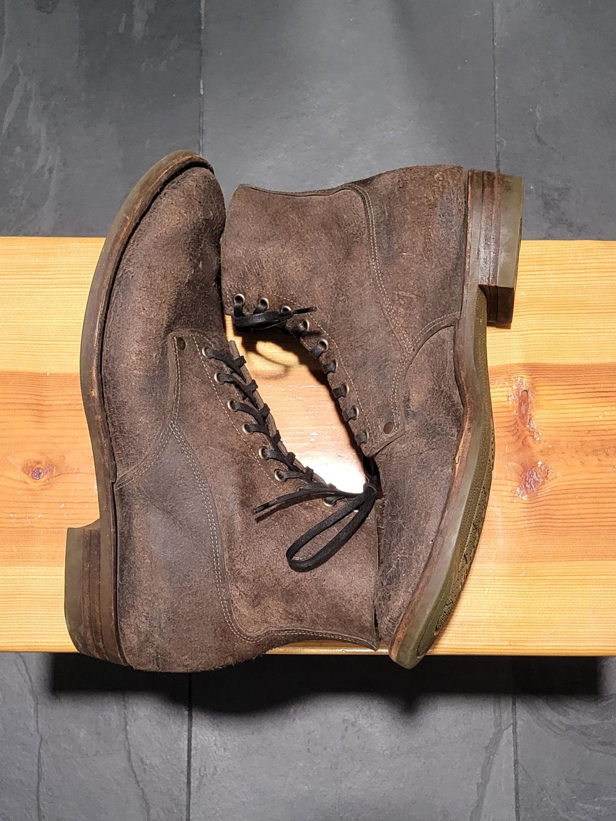Photo by MagicBeardMan86 on February 4, 2025 of the NF Bootmaker Fritz Boot in C.F. Stead Stone Waxy Mohawk.