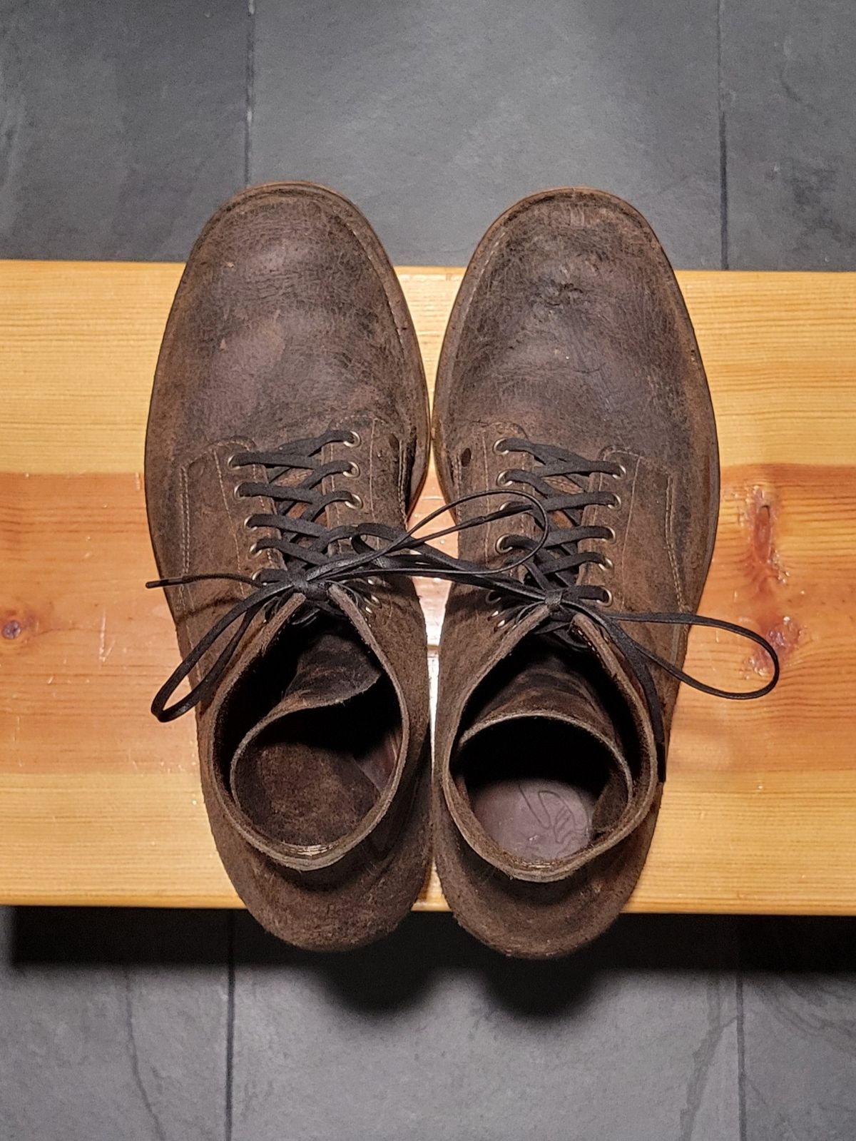 Photo by MagicBeardMan86 on February 4, 2025 of the NF Bootmaker Fritz Boot in C.F. Stead Stone Waxy Mohawk.