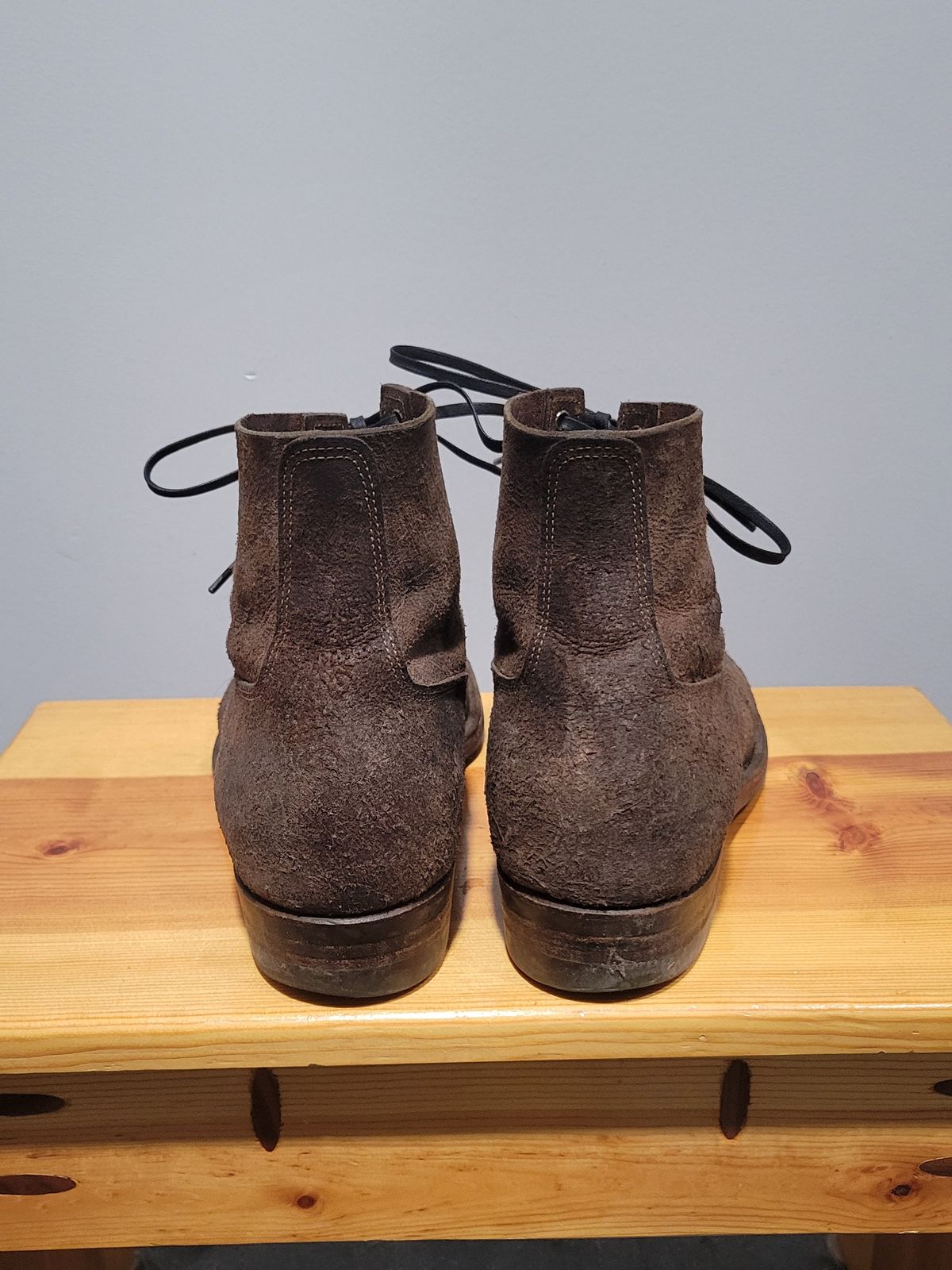 Photo by MagicBeardMan86 on March 5, 2025 of the NF Bootmaker Fritz Boot in C.F. Stead Stone Waxy Mohawk.