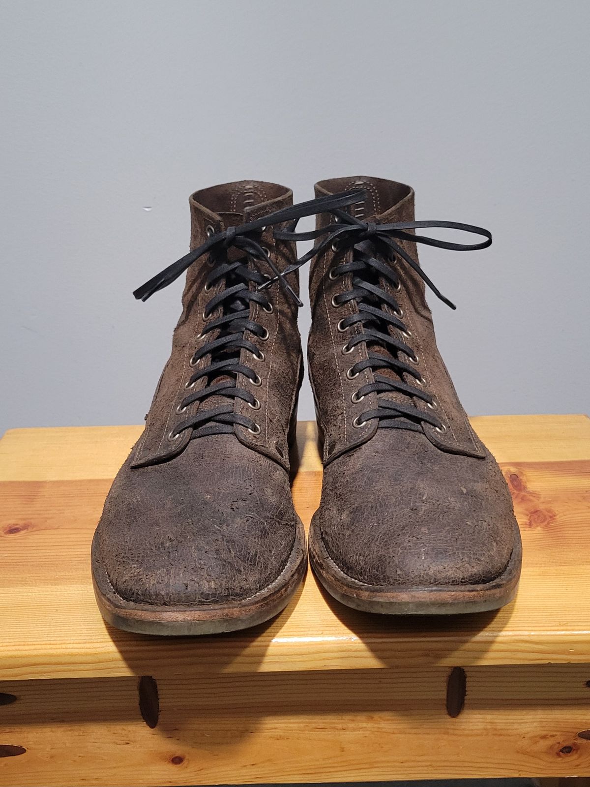 Photo by MagicBeardMan86 on March 5, 2025 of the NF Bootmaker Fritz Boot in C.F. Stead Stone Waxy Mohawk.