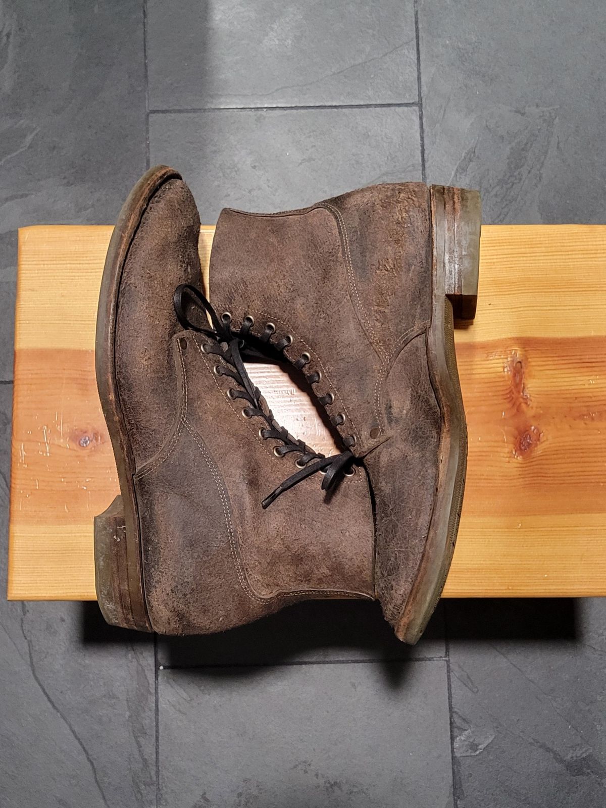 Photo by MagicBeardMan86 on March 5, 2025 of the NF Bootmaker Fritz Boot in C.F. Stead Stone Waxy Mohawk.