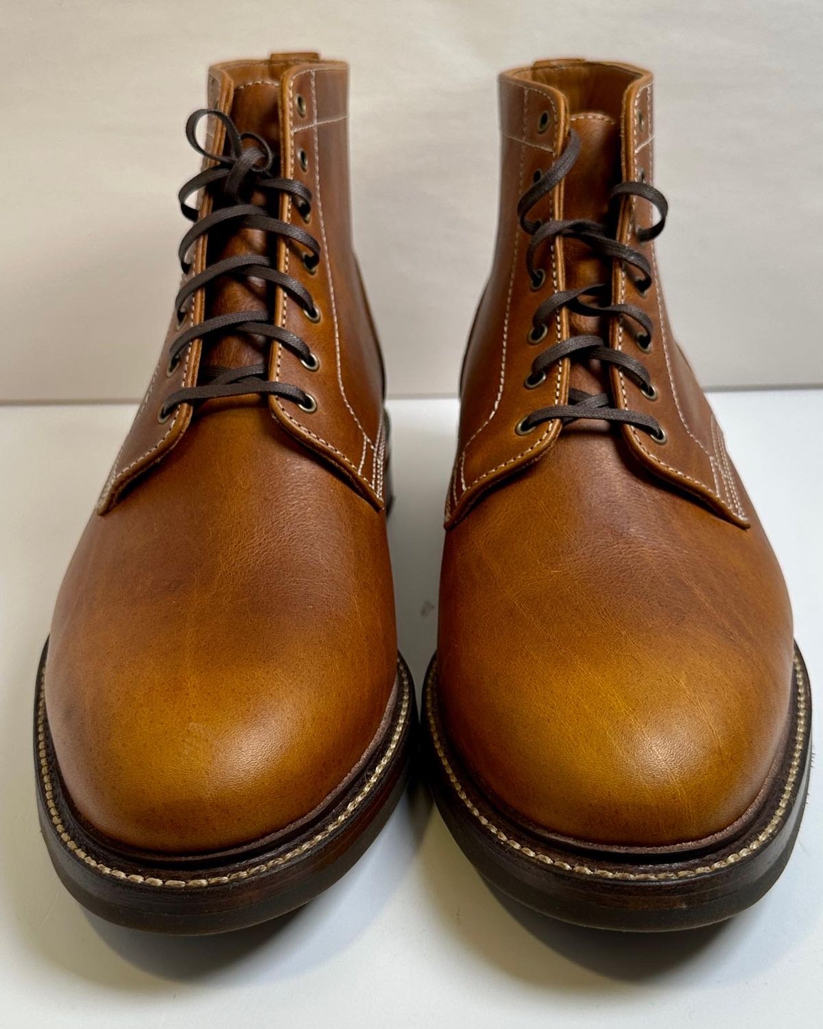 Photo by ChrisoftheW on January 8, 2023 of the Caswell Boot Company Lisbon in C.F. Stead Caramel Classic Oiled Shoulder.