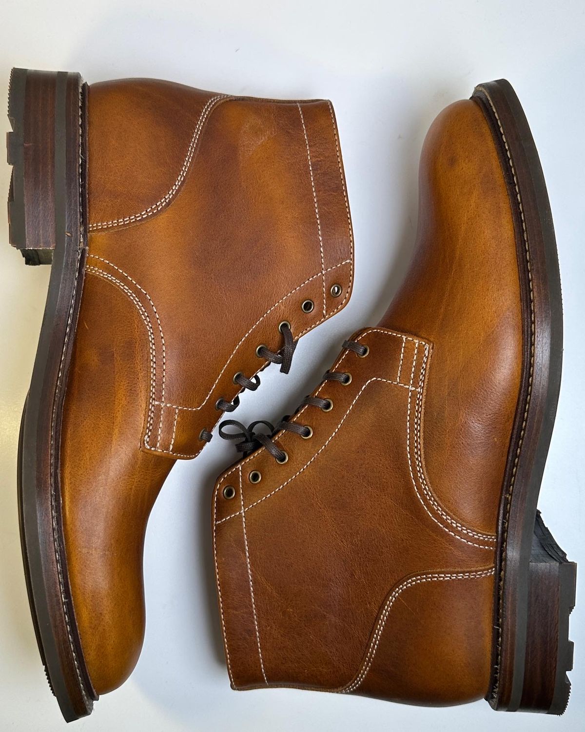 Photo by ChrisoftheW on January 8, 2023 of the Caswell Boot Company Lisbon in C.F. Stead Caramel Classic Oiled Shoulder.