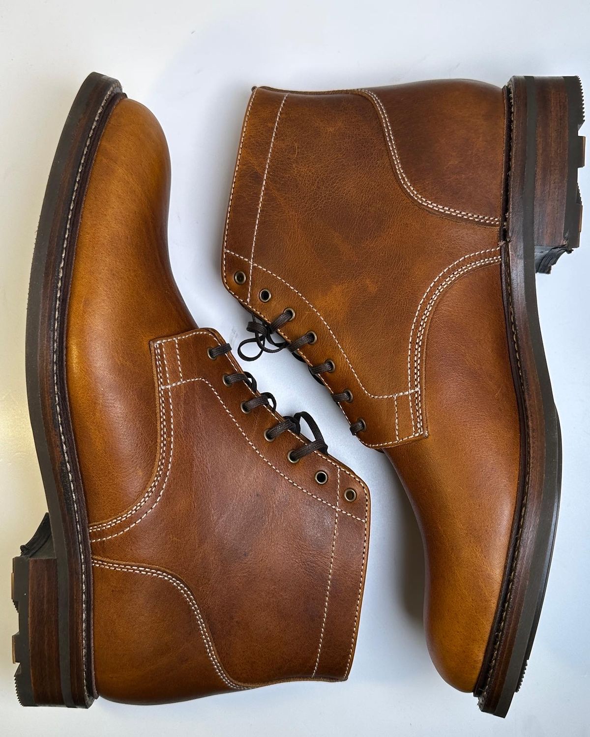 Photo by ChrisoftheW on January 8, 2023 of the Caswell Boot Company Lisbon in C.F. Stead Caramel Classic Oiled Shoulder.