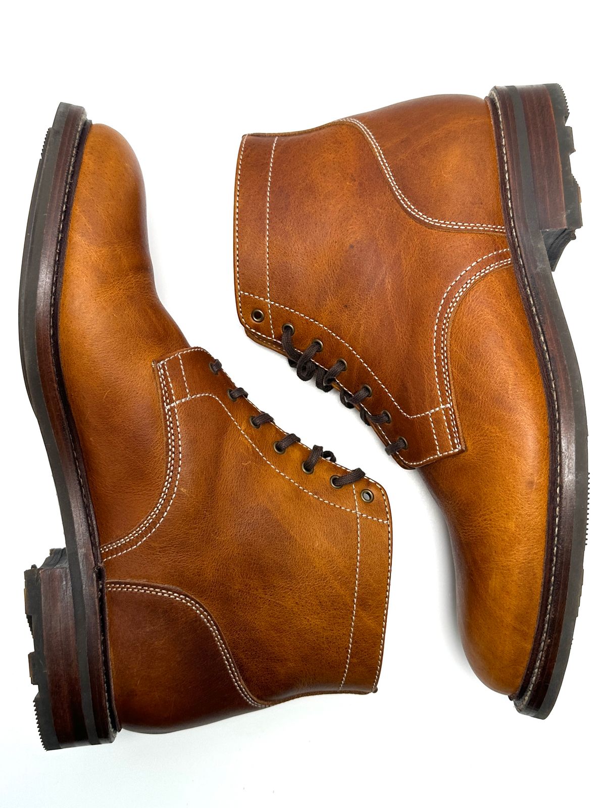 Photo by ChrisoftheW on August 11, 2023 of the Caswell Boot Company Lisbon in C.F. Stead Caramel Classic Oiled Shoulder.