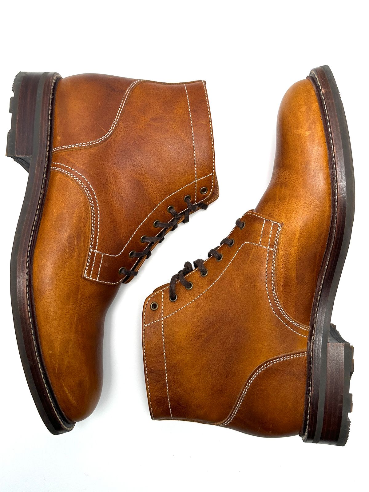 Photo by ChrisoftheW on August 11, 2023 of the Caswell Boot Company Lisbon in C.F. Stead Caramel Classic Oiled Shoulder.