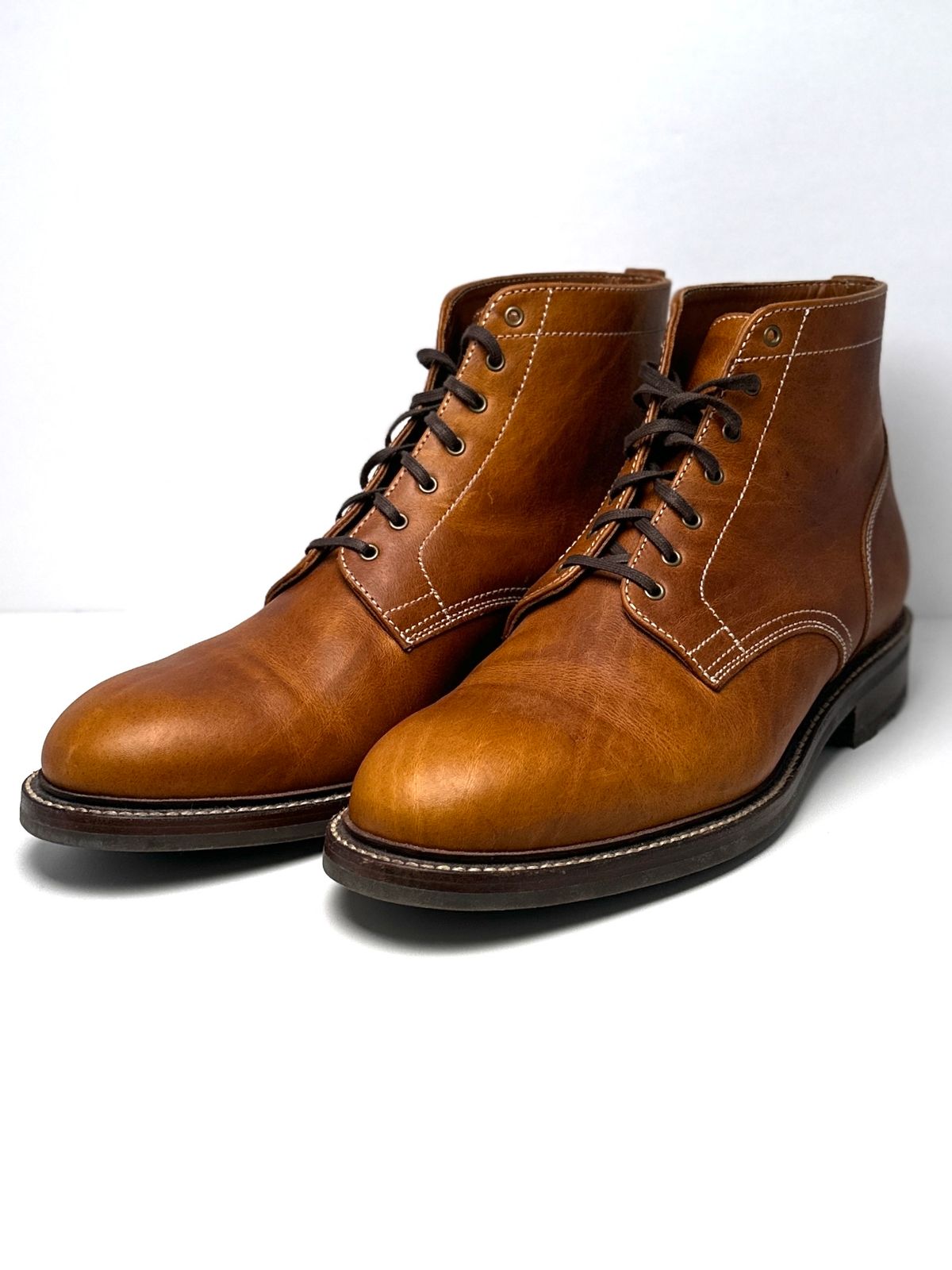 Photo by ChrisoftheW on August 11, 2023 of the Caswell Boot Company Lisbon in C.F. Stead Caramel Classic Oiled Shoulder.