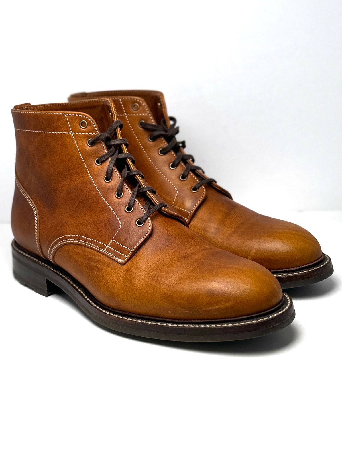 Photo by ChrisoftheW on August 11, 2023 of the Caswell Boot Company Lisbon in C.F. Stead Caramel Classic Oiled Shoulder.