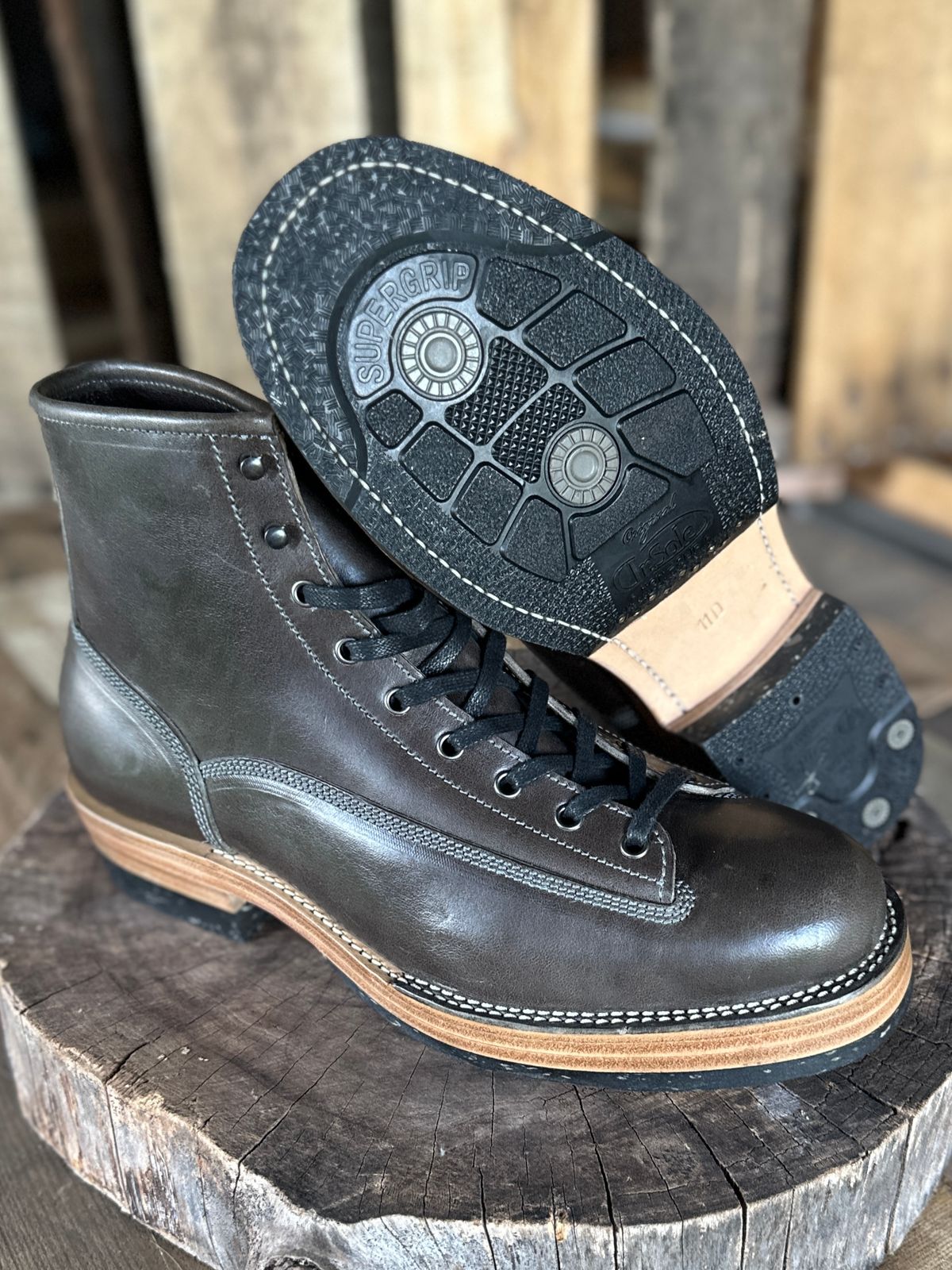 Photo by ChrisoftheW on October 5, 2025 of the Caswell Boot Company Carver in Maryam Graphite TPR Horsebutt.