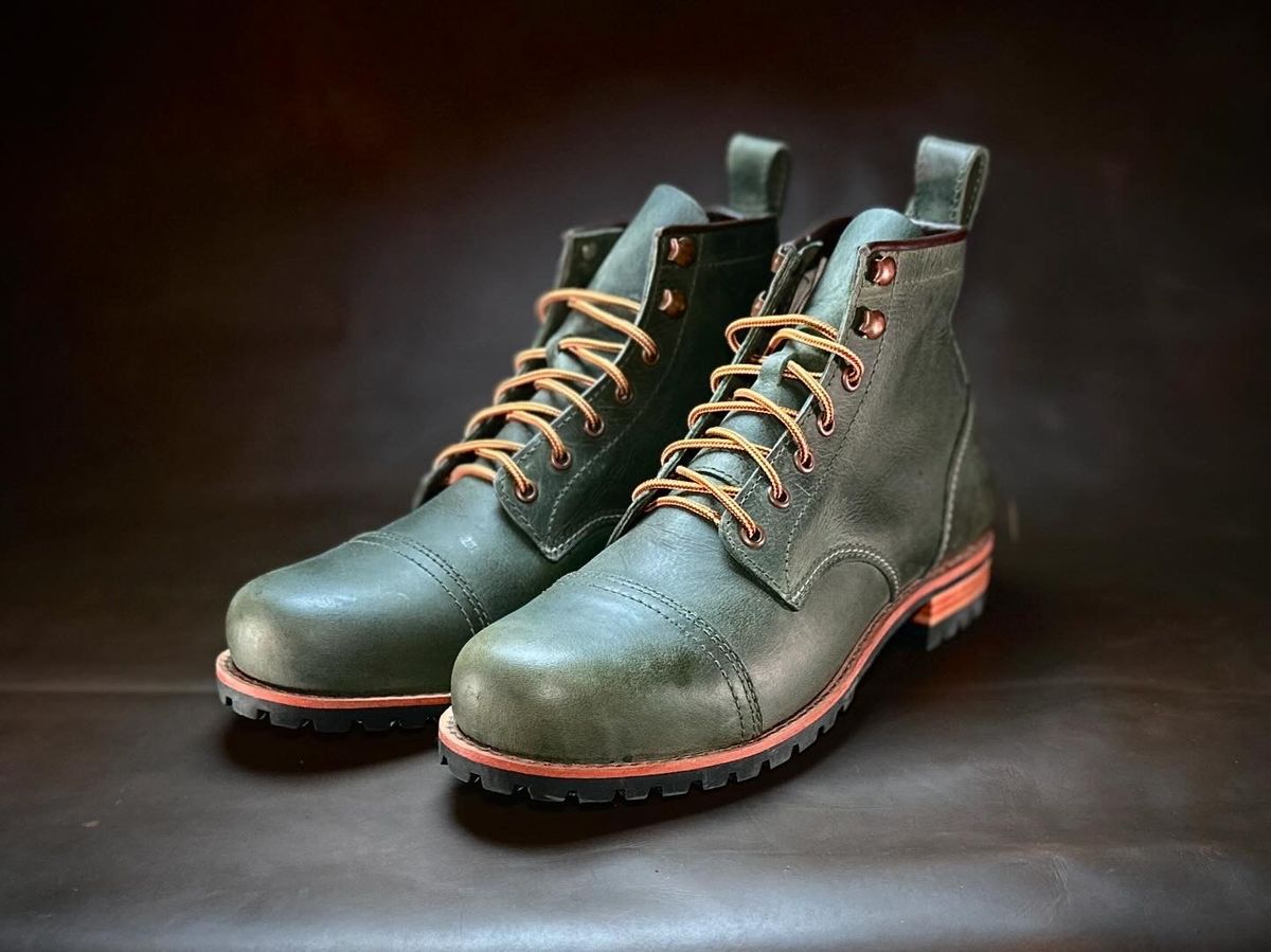 Photo by ChrisoftheW on September 25, 2024 of the Craft & Glory Ranger in Vintage Green Waxed Full Grain Water Buffalo.