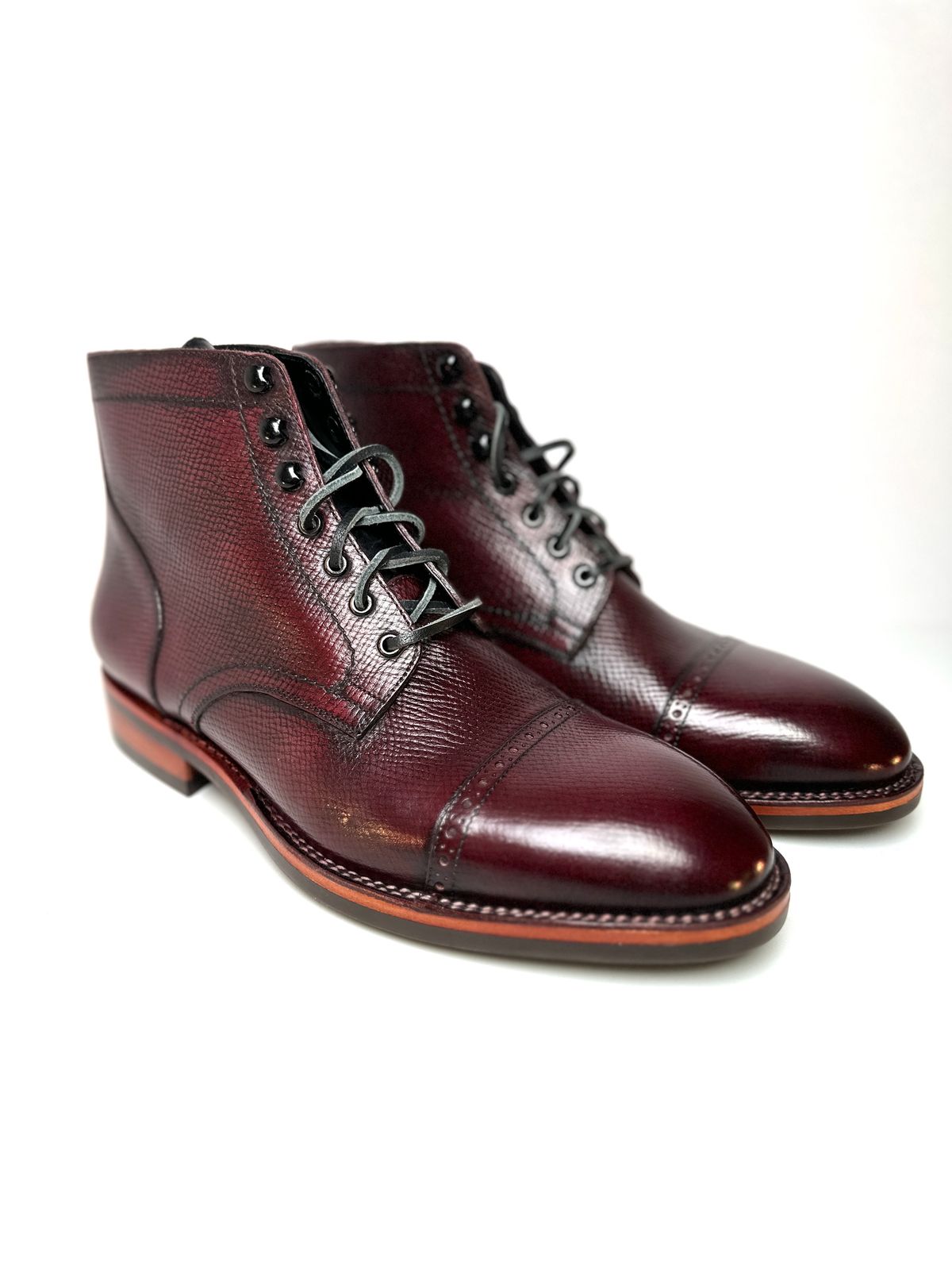 Photo by ChrisoftheW on May 5, 2023 of the Blkbrd Shoemaker Luchador Service Boot in Horween Dark Burgundy Pioneer Reindeer.