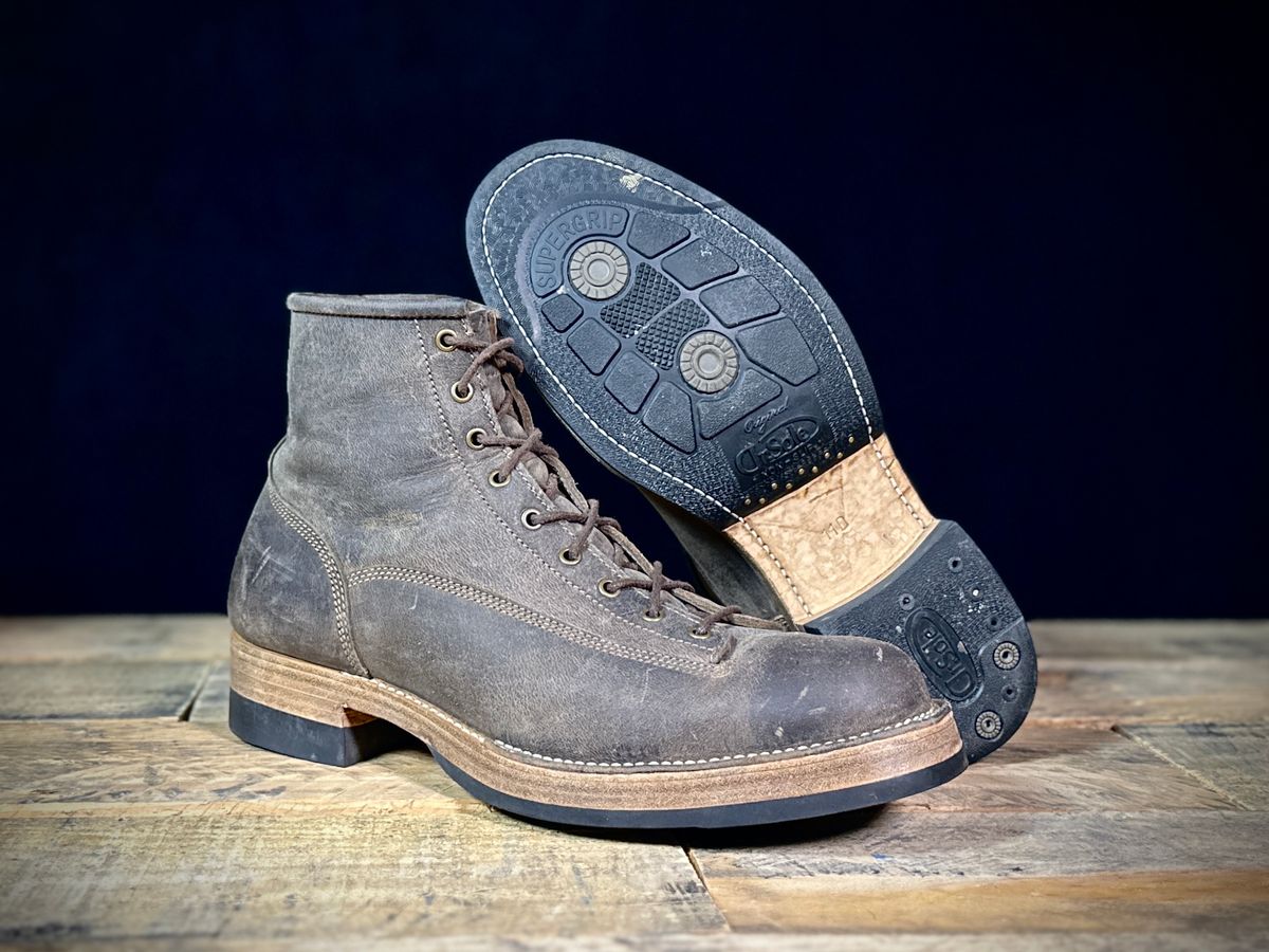 Photo by ChrisoftheW on January 6, 2025 of the Caswell Boot Company Carver in Gallun Charcoal Teton Stag.