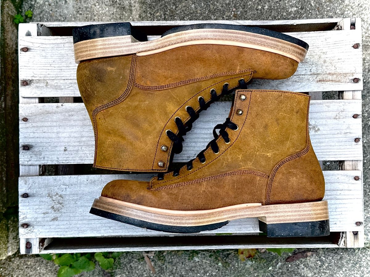 Photo by ChrisoftheW on September 5, 2024 of the Caswell Boot Company Carver in Gallun Sand Wild Boar.