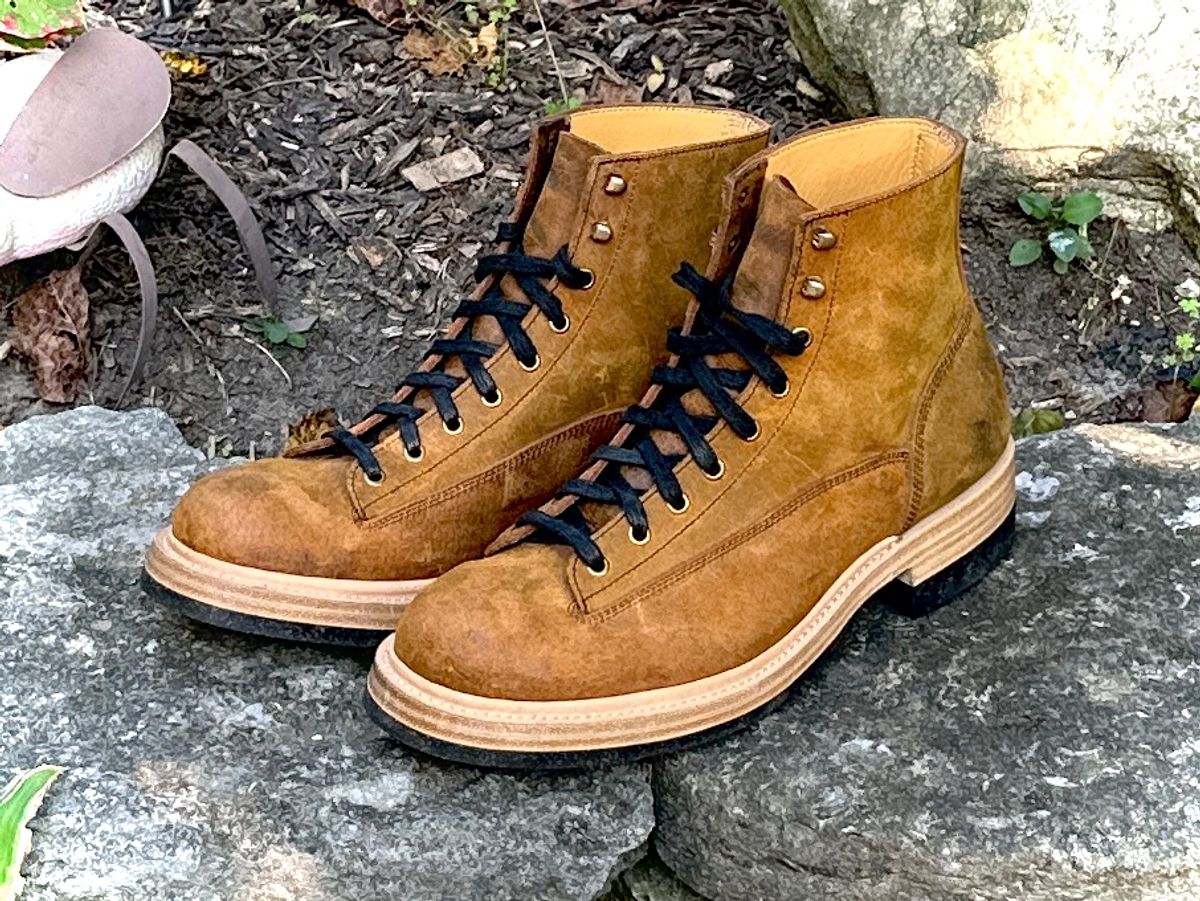 Photo by ChrisoftheW on September 5, 2024 of the Caswell Boot Company Carver in Gallun Sand Wild Boar.