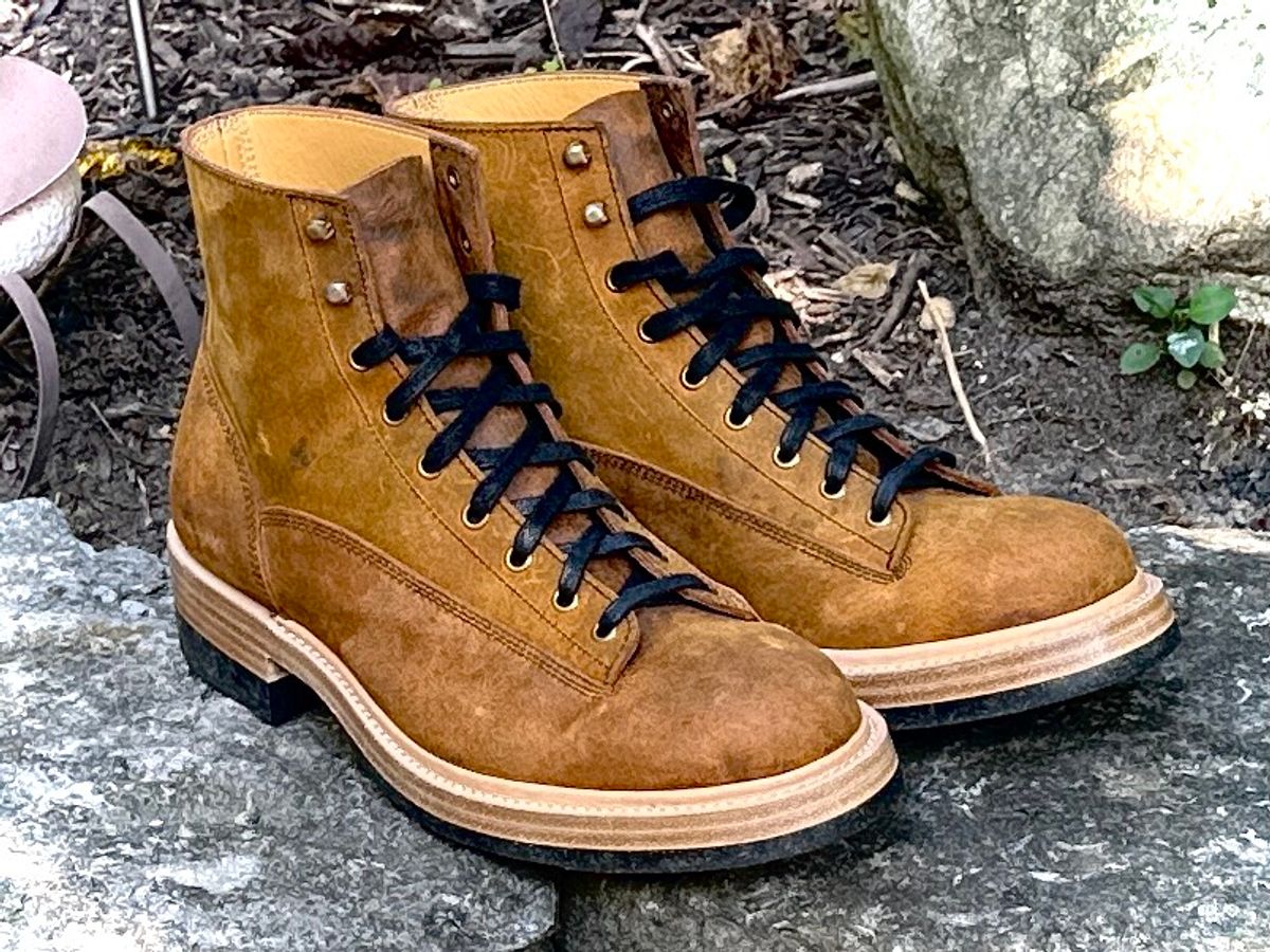 Photo by ChrisoftheW on September 5, 2024 of the Caswell Boot Company Carver in Gallun Sand Wild Boar.